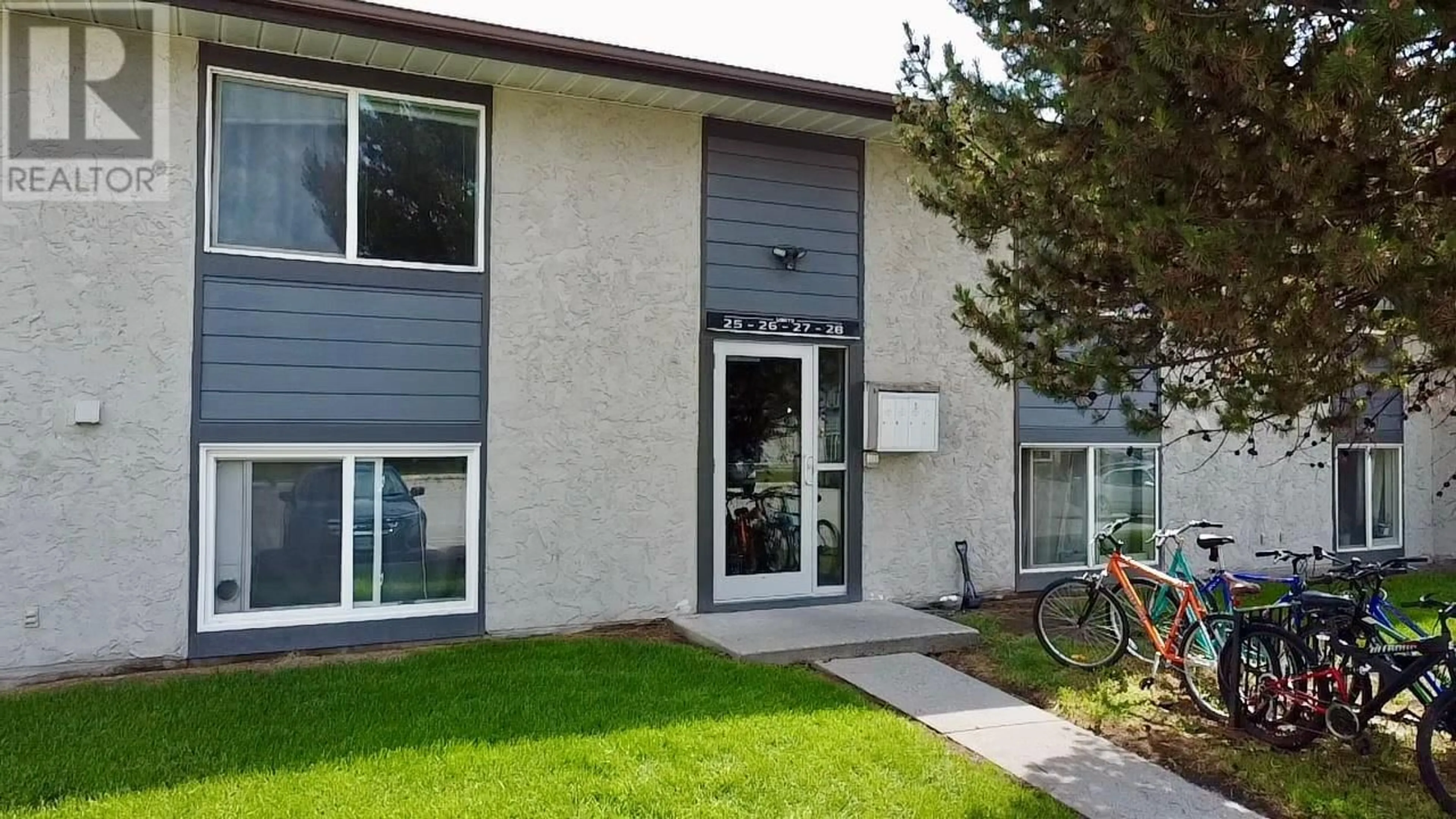 Home with vinyl exterior material, street for 27 - 717 21ST AVENUE NORTH, Cranbrook British Columbia V1C5T9
