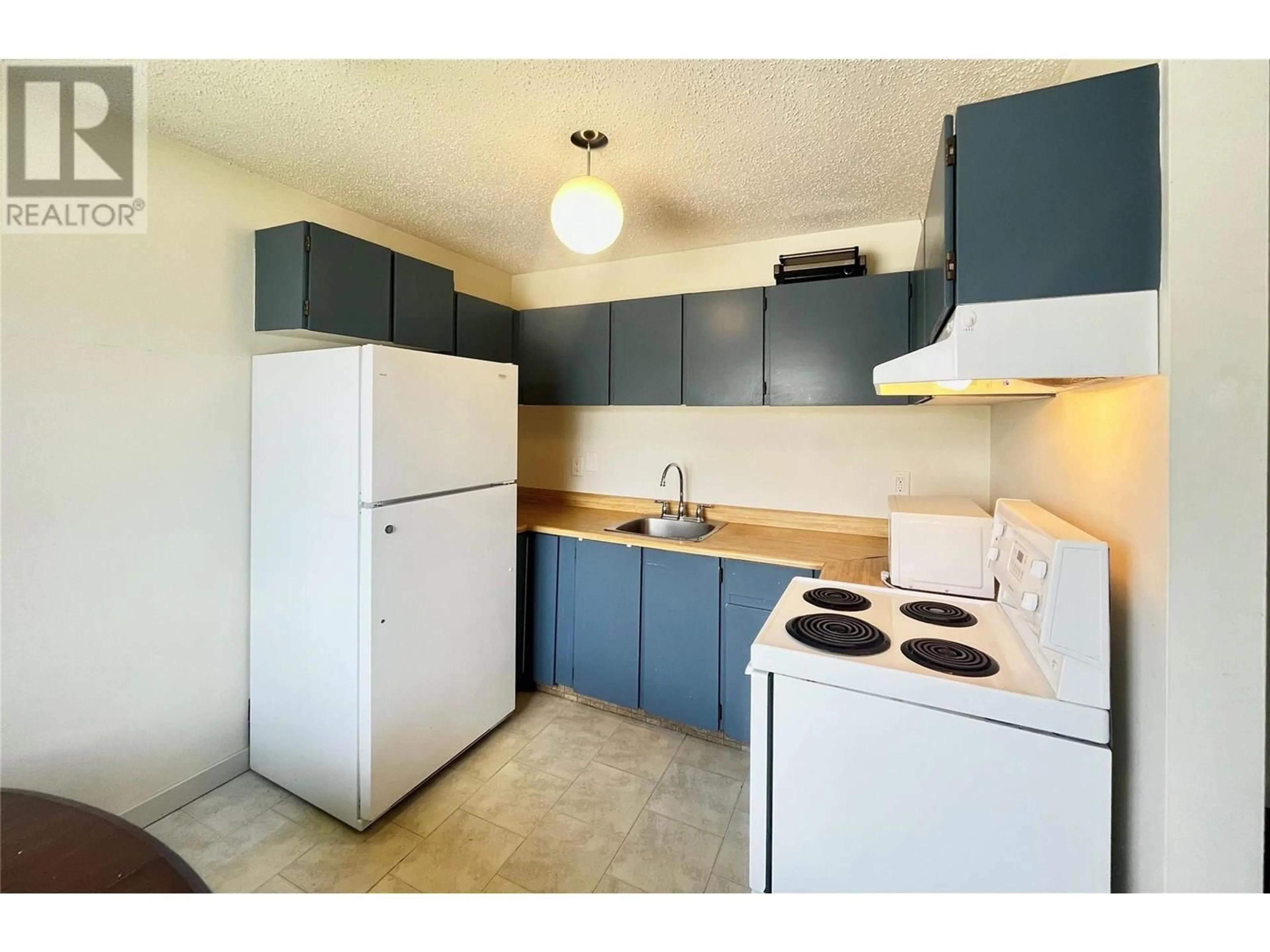 Standard kitchen, unknown for 27 - 717 21ST AVENUE NORTH, Cranbrook British Columbia V1C5T9