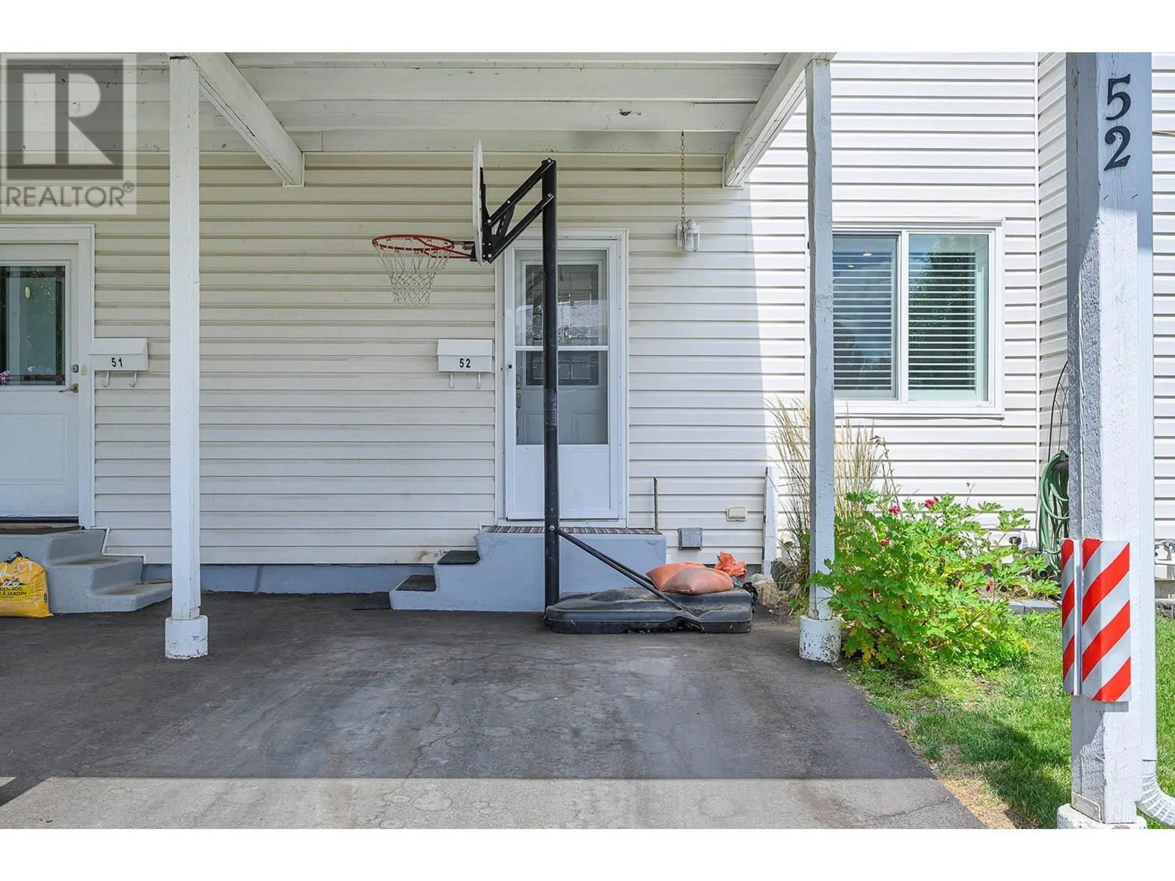 Indoor entryway for 52 - 2568 SANDPIPER DRIVE, Kamloops British Columbia V2B6X1
