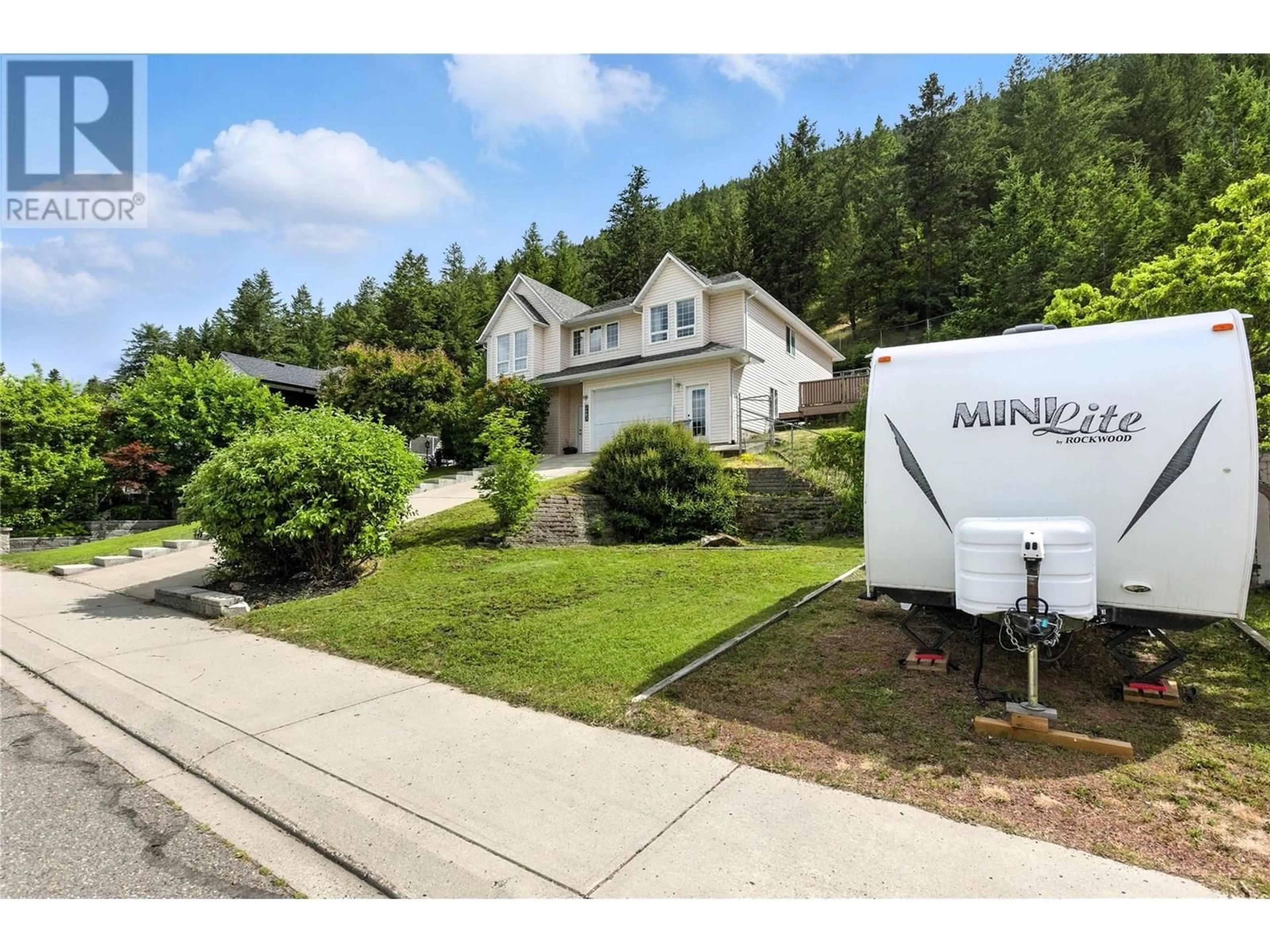 Home with vinyl exterior material, street for 2683 SKEENA DRIVE, Kamloops British Columbia V2E2M9