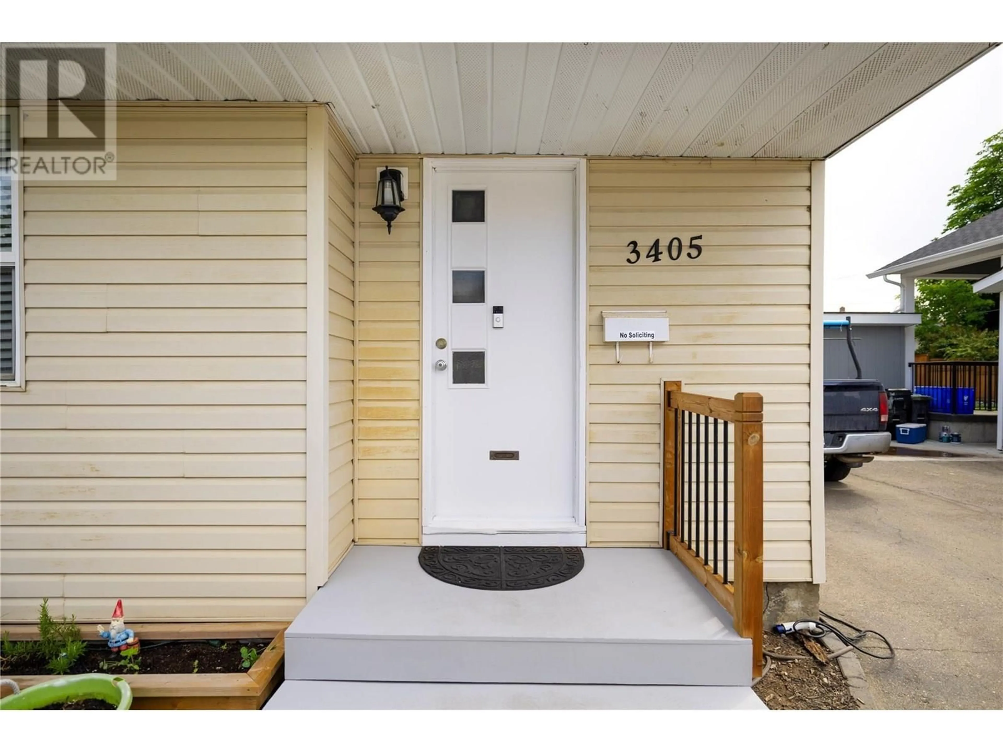 Indoor entryway for 3405 16 STREET, Vernon British Columbia V1T3X5