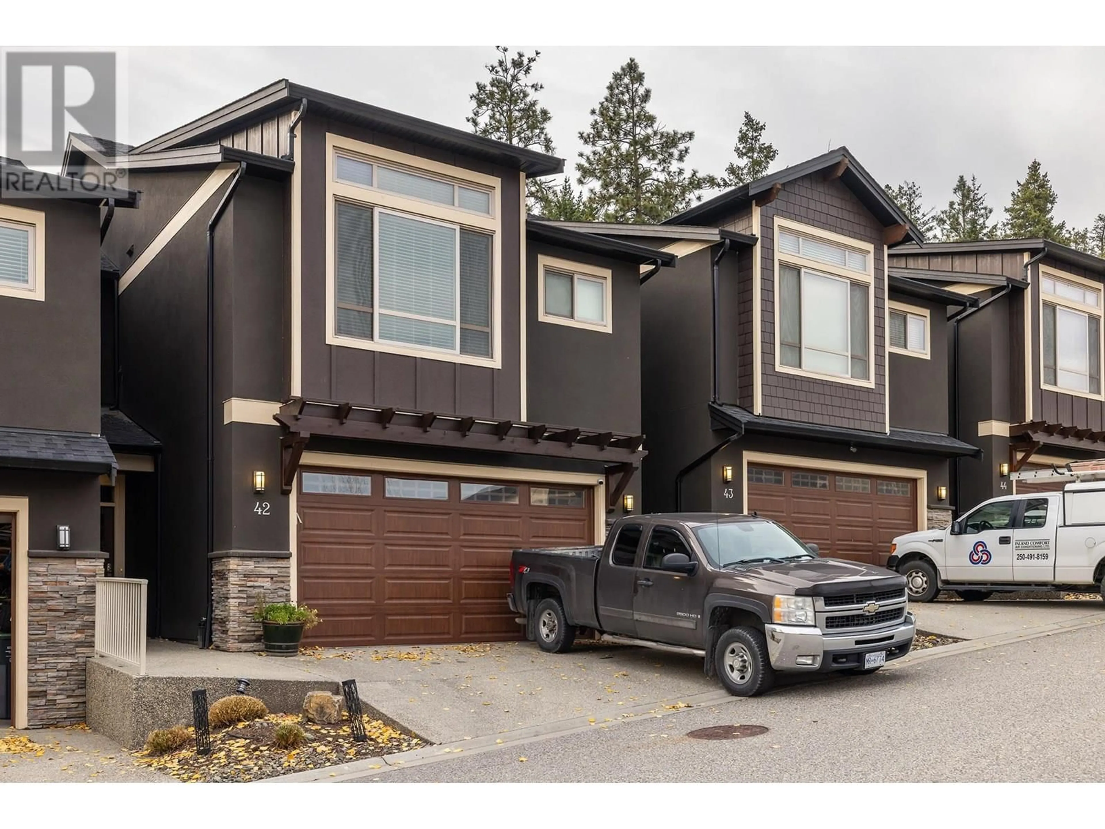 Home with vinyl exterior material, street for 42 - 1870 ROSEALEE LANE, West Kelowna British Columbia V1Z4E5