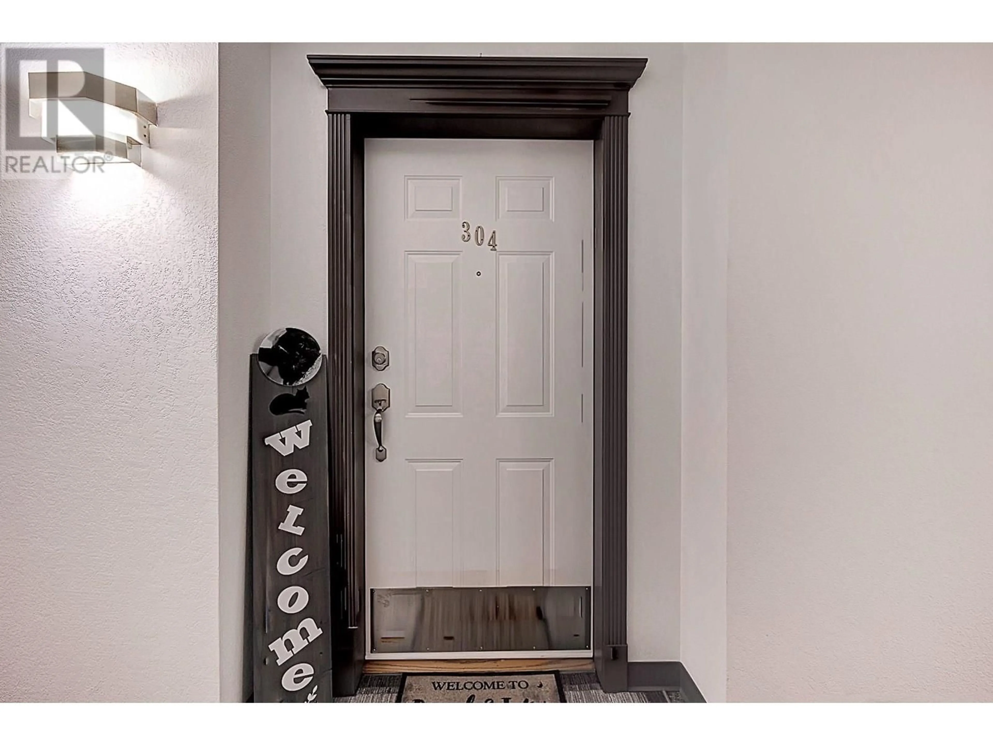 Indoor entryway for 304 - 200 HOLLYWOOD ROAD NORTH, Kelowna British Columbia V1X6Y9