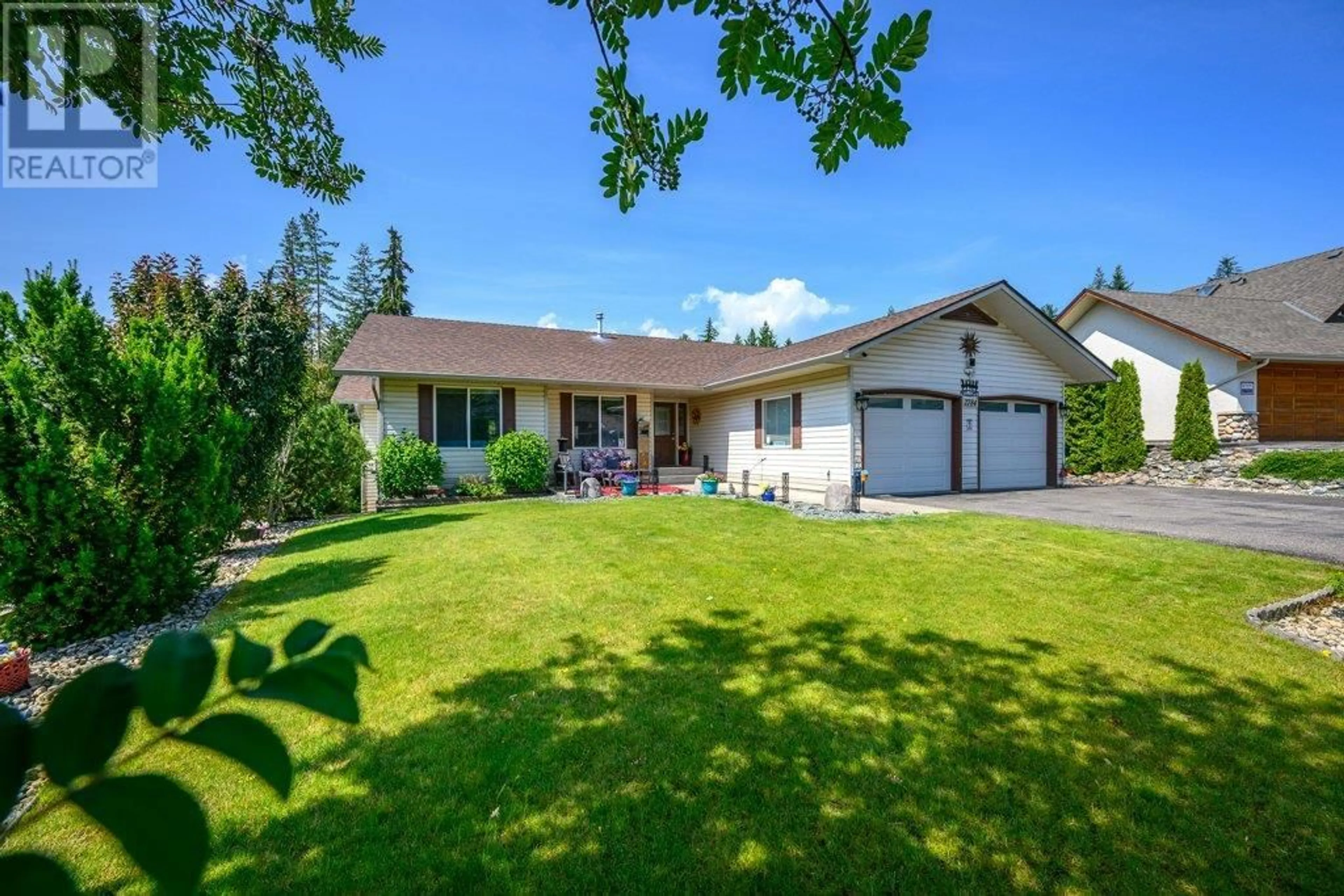 A pic from outside/outdoor area/front of a property/back of a property/a pic from drone, street for 2784 GOLF COURSE DRIVE, Blind Bay British Columbia V0E1H1