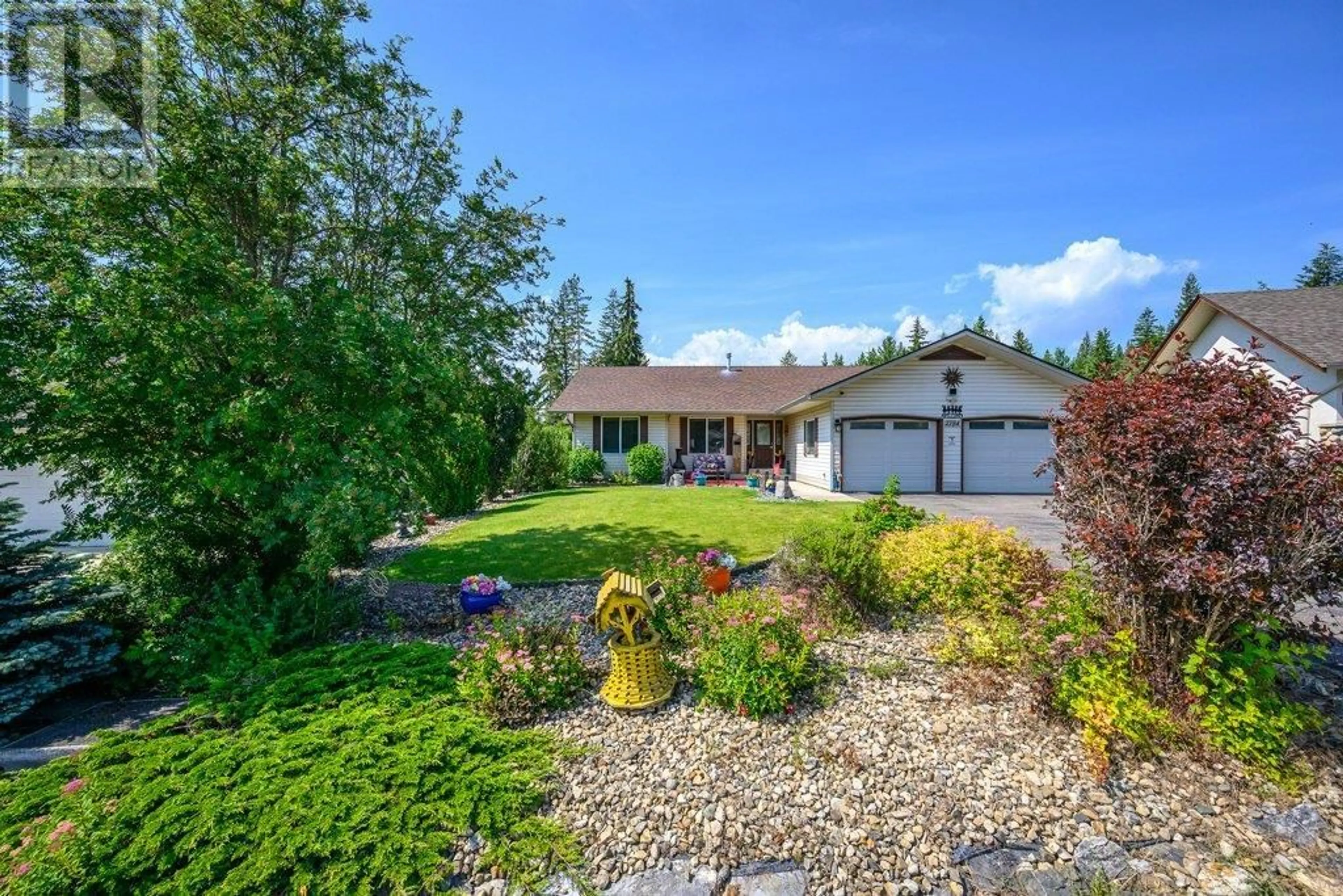 A pic from outside/outdoor area/front of a property/back of a property/a pic from drone, street for 2784 GOLF COURSE DRIVE, Blind Bay British Columbia V0E1H1