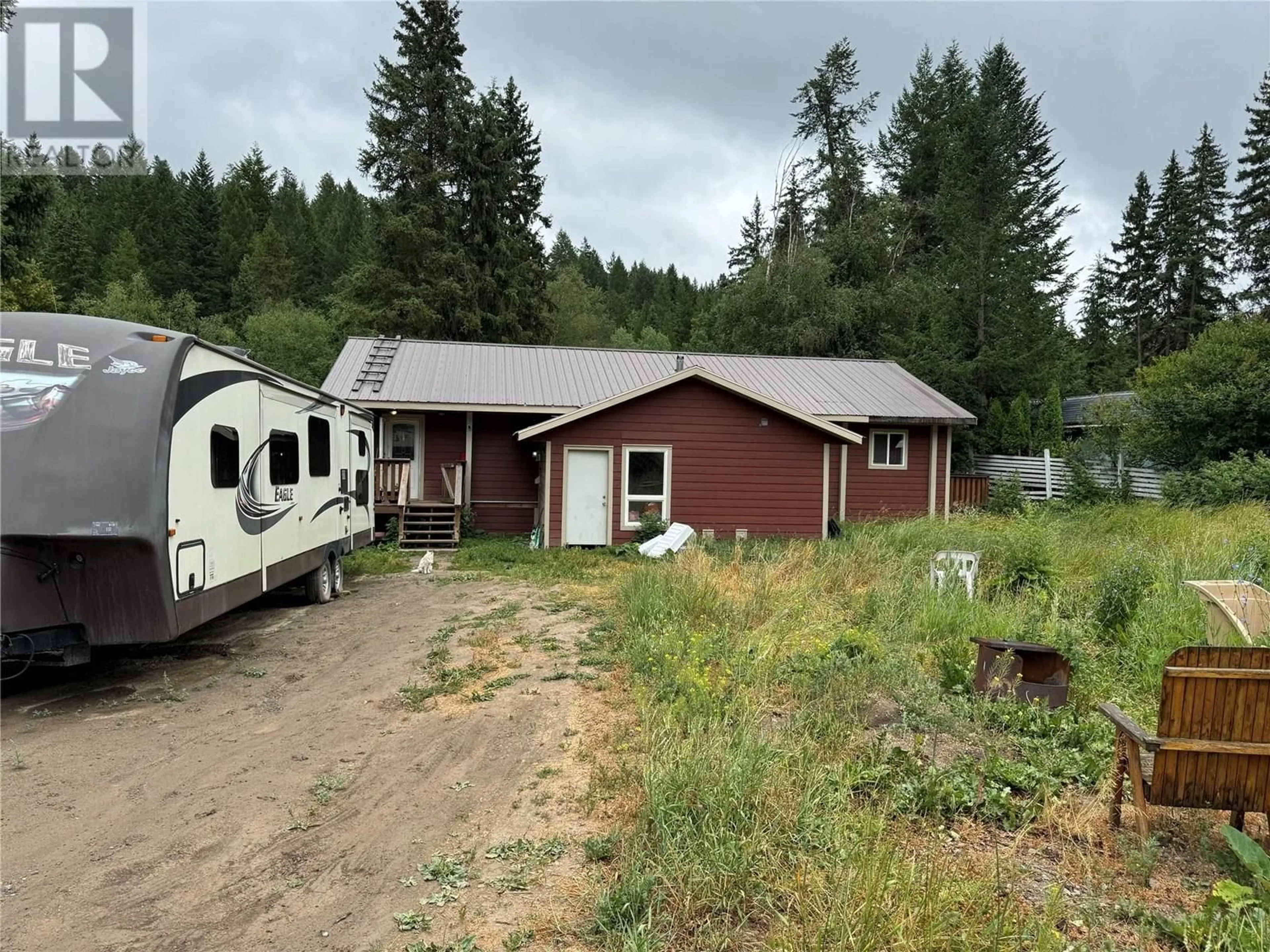 A pic from outside/outdoor area/front of a property/back of a property/a pic from drone, street for 2831 PARADISE ROAD, Kamloops British Columbia V0E3E1