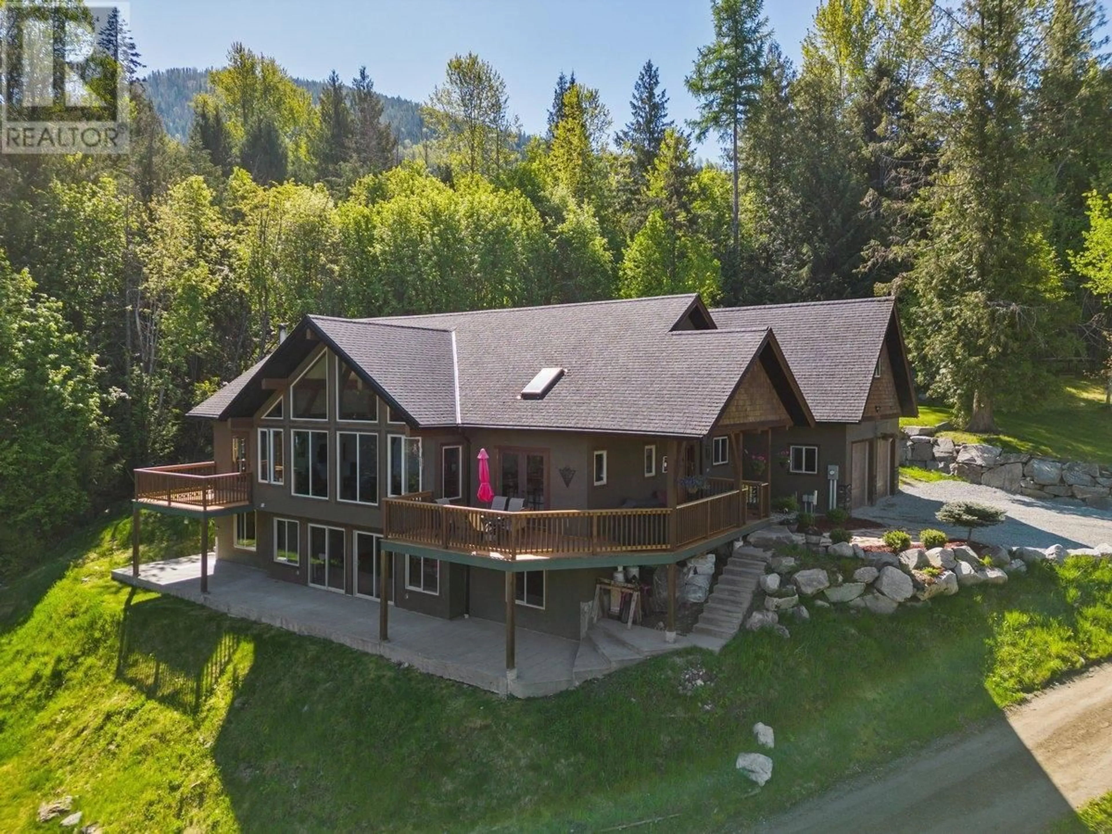 A pic from outside/outdoor area/front of a property/back of a property/a pic from drone, mountain view for 3213 VINDUSKY ROAD, Nelson British Columbia V1L6X7
