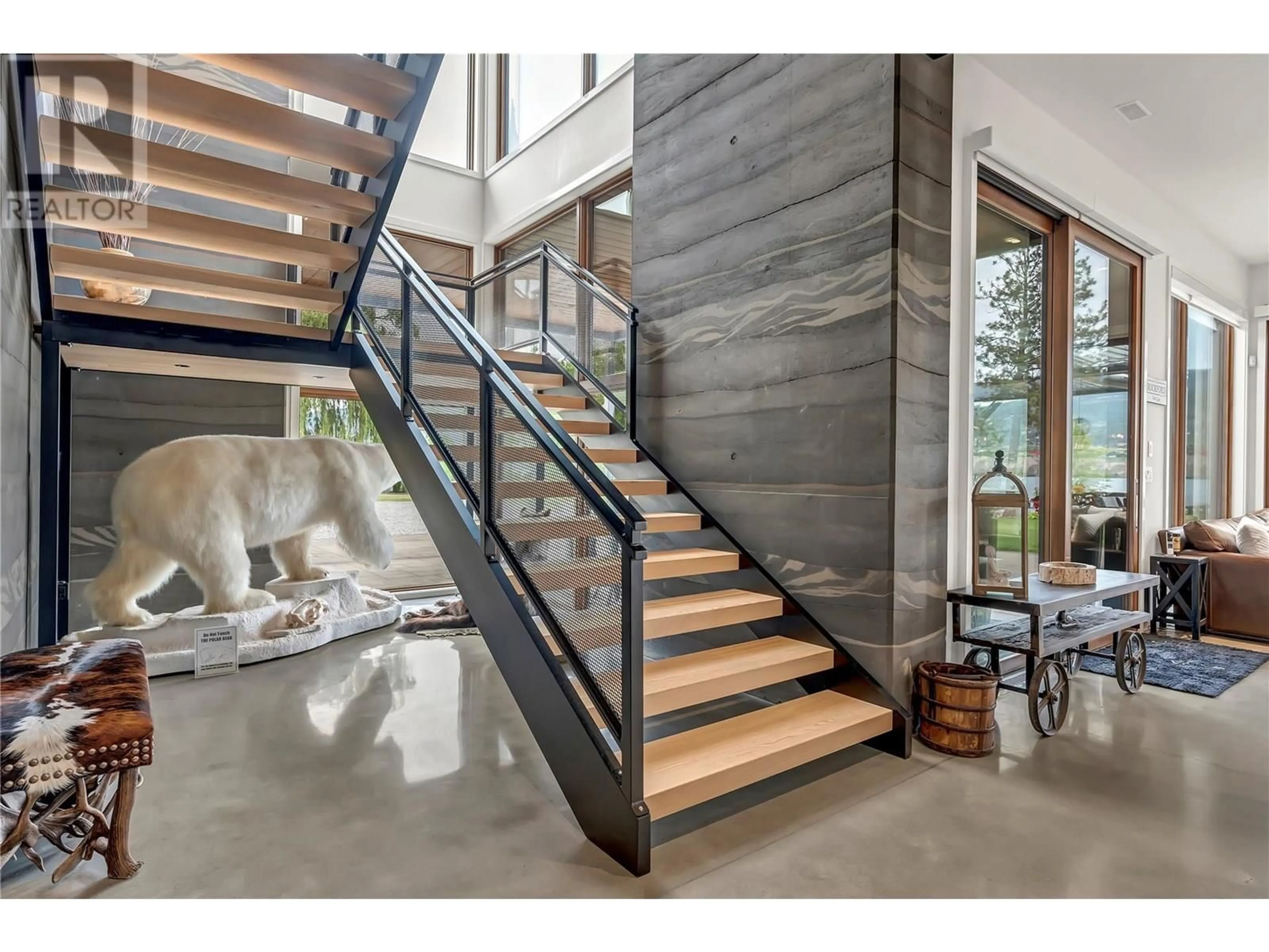 Indoor entryway for 5849 DALE AVENUE, Summerland British Columbia V0H1Z9