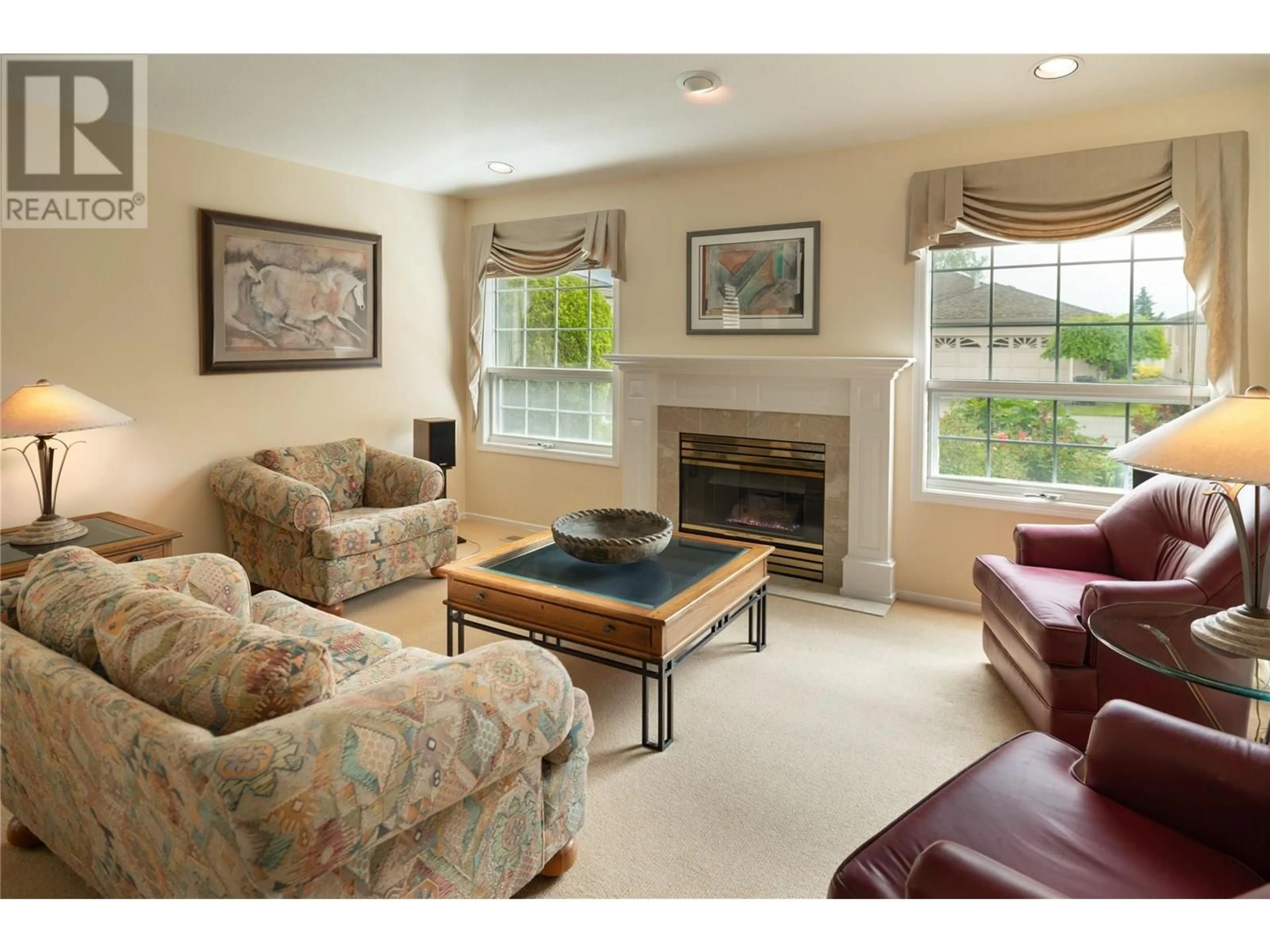 Living room with furniture, unknown for 404 - 595 YATES ROAD, Kelowna British Columbia V1V1P8