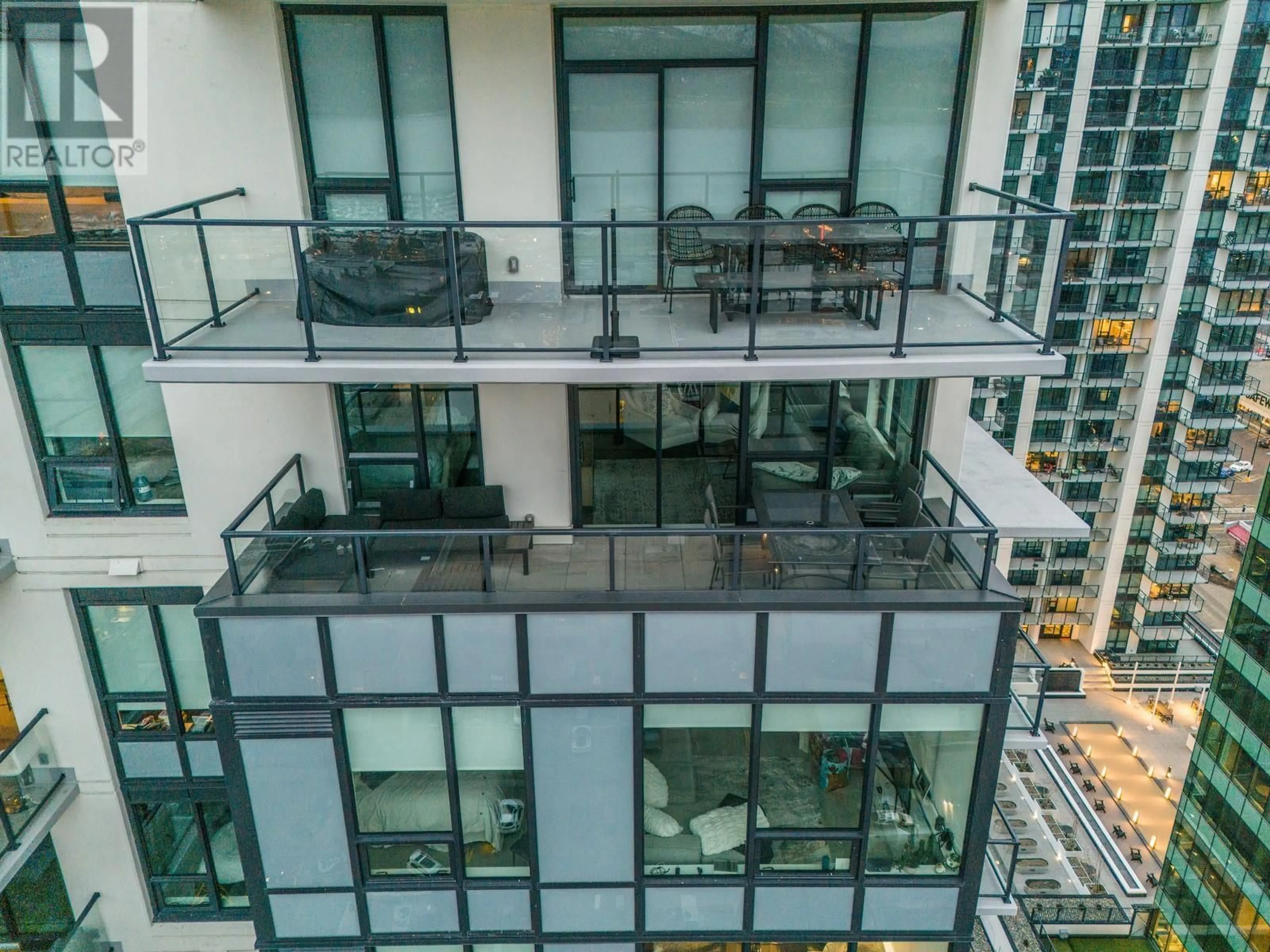 Indoor foyer for 2203 - 1471 ST PAUL STREET, Kelowna British Columbia V1Y2E4
