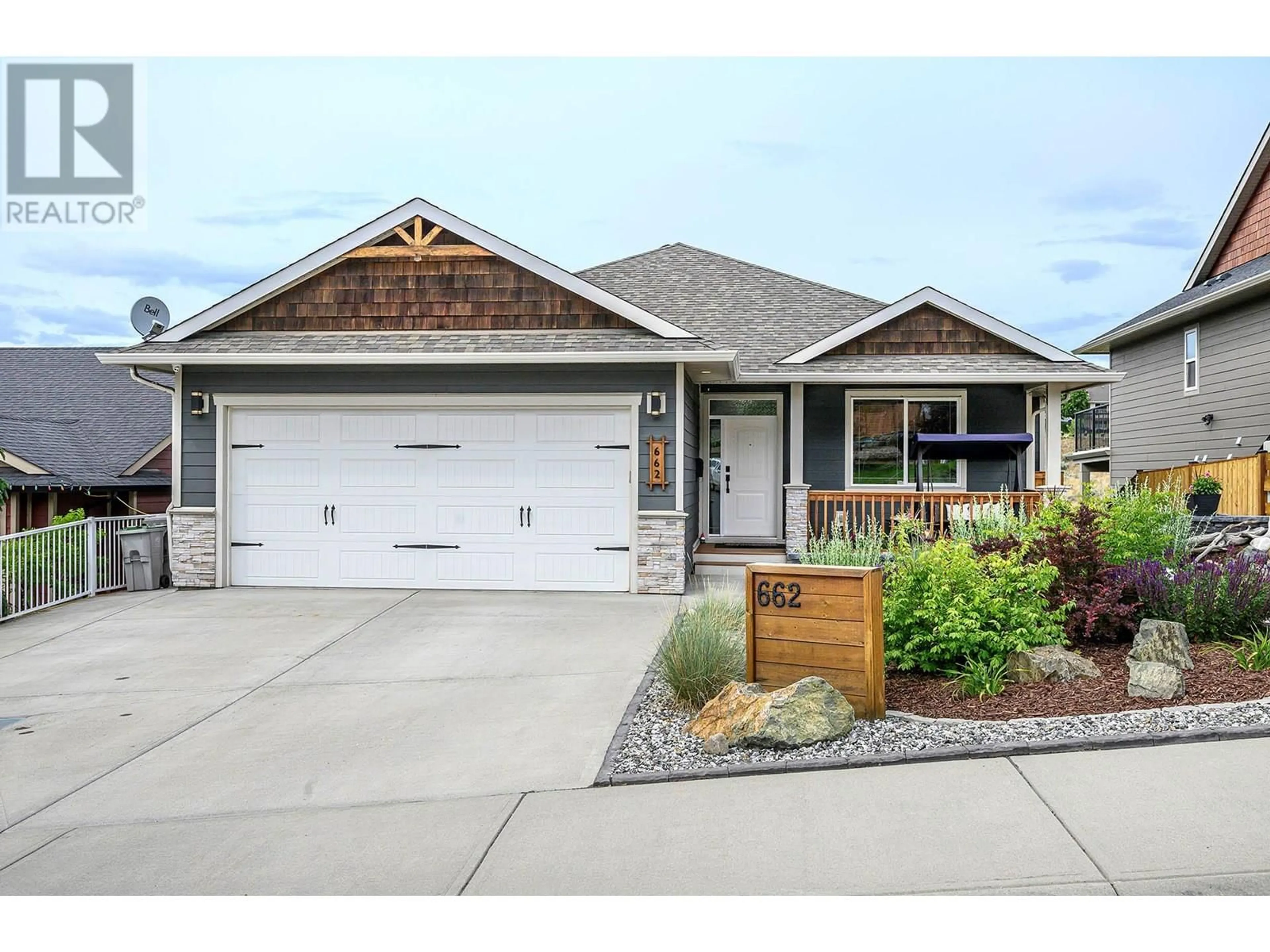 Home with vinyl exterior material, street for 662 MONARCH DRIVE, Kamloops British Columbia V2E0B1