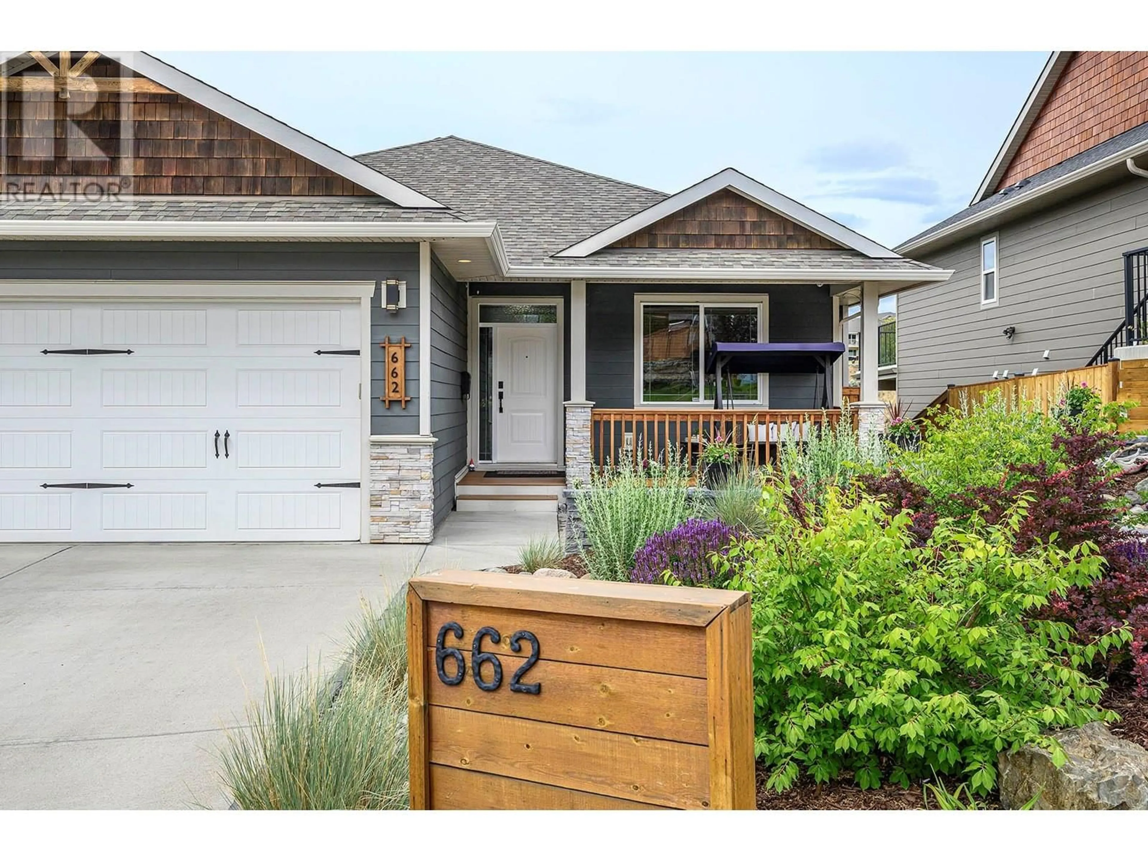 Home with vinyl exterior material, street for 662 MONARCH DRIVE, Kamloops British Columbia V2E0B1