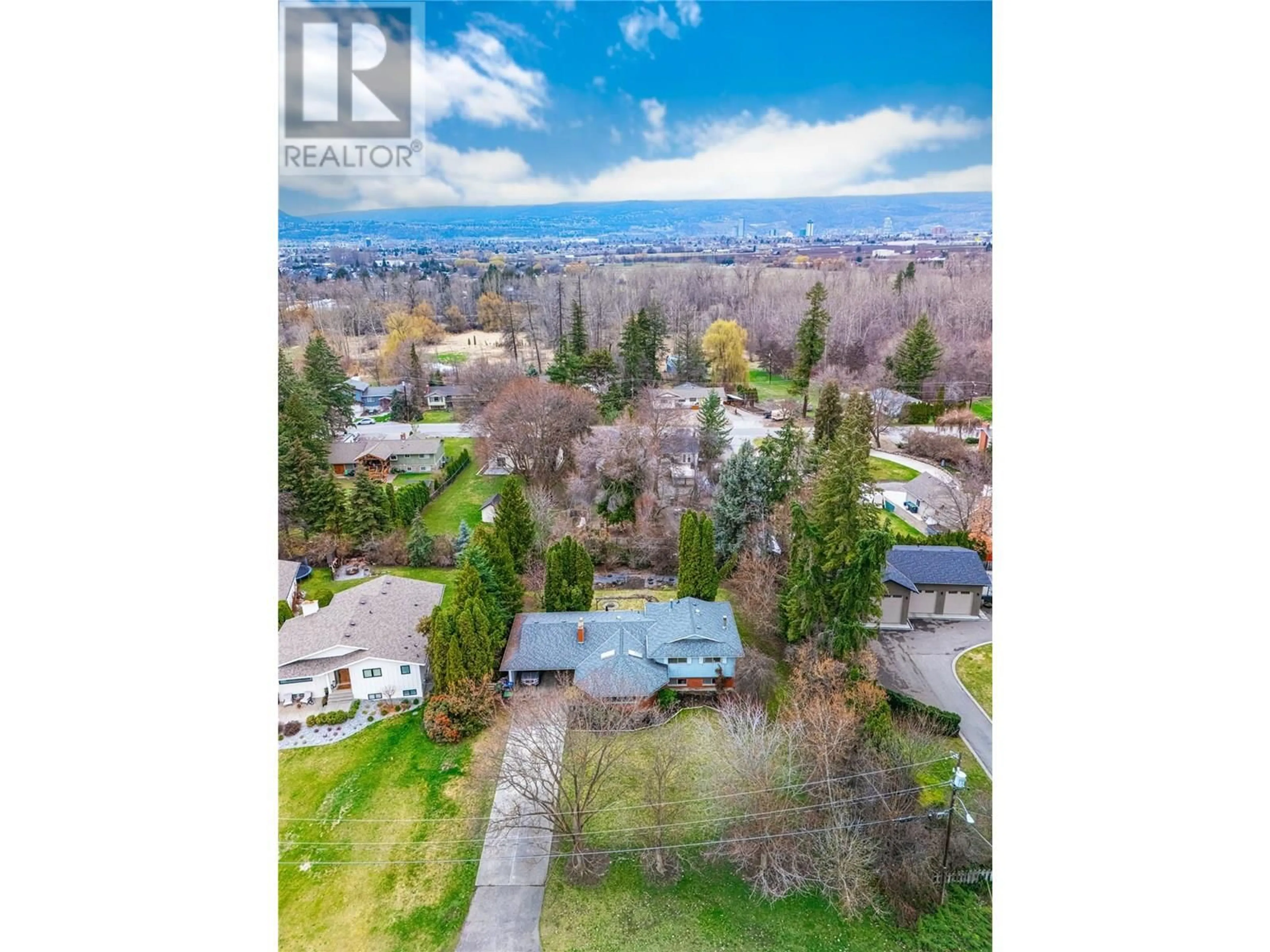 A pic from outside/outdoor area/front of a property/back of a property/a pic from drone, unknown for 3330 JACKSON COURT, Kelowna British Columbia V1W2T6