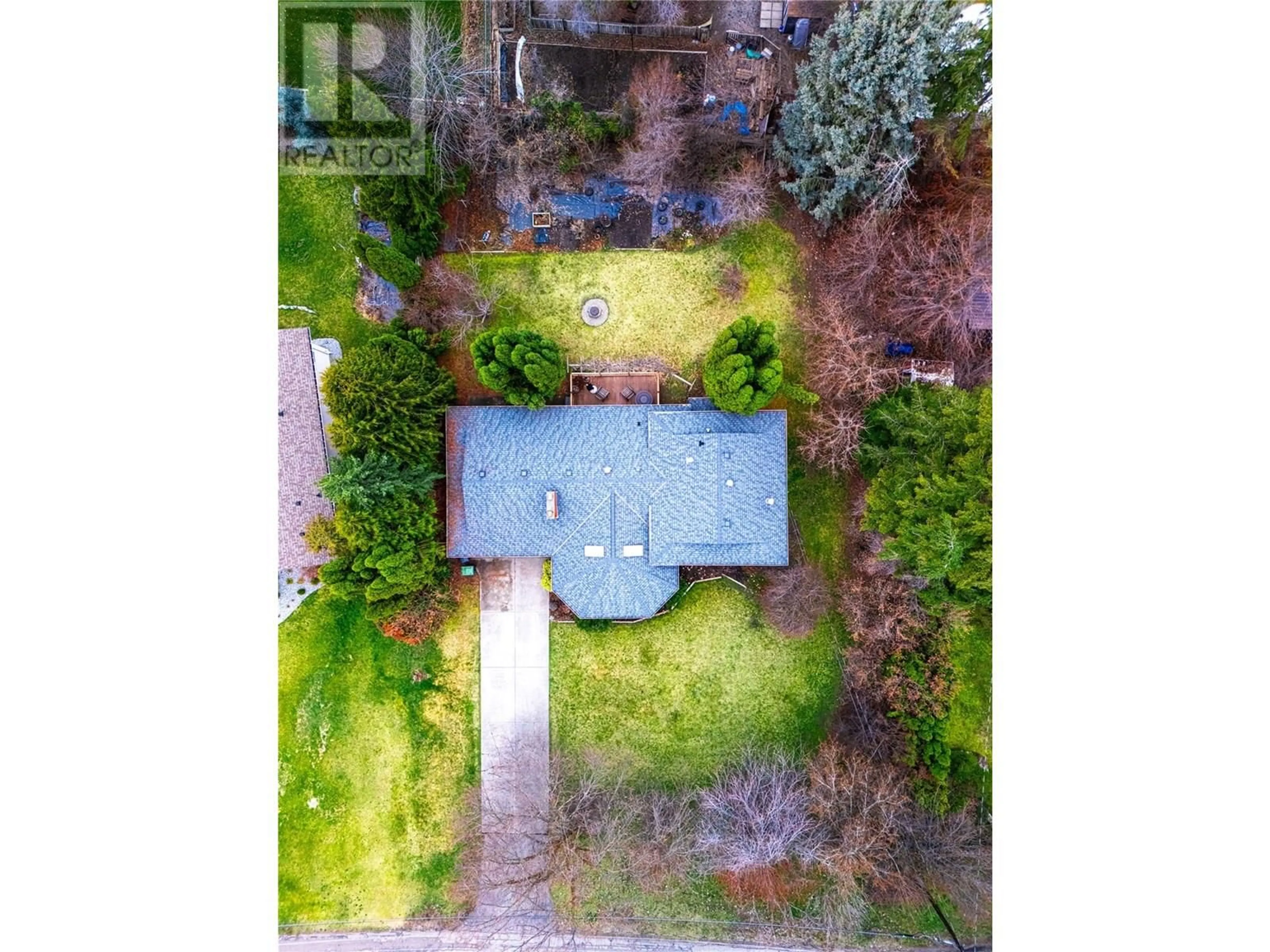 A pic from outside/outdoor area/front of a property/back of a property/a pic from drone, street for 3330 JACKSON COURT, Kelowna British Columbia V1W2T6