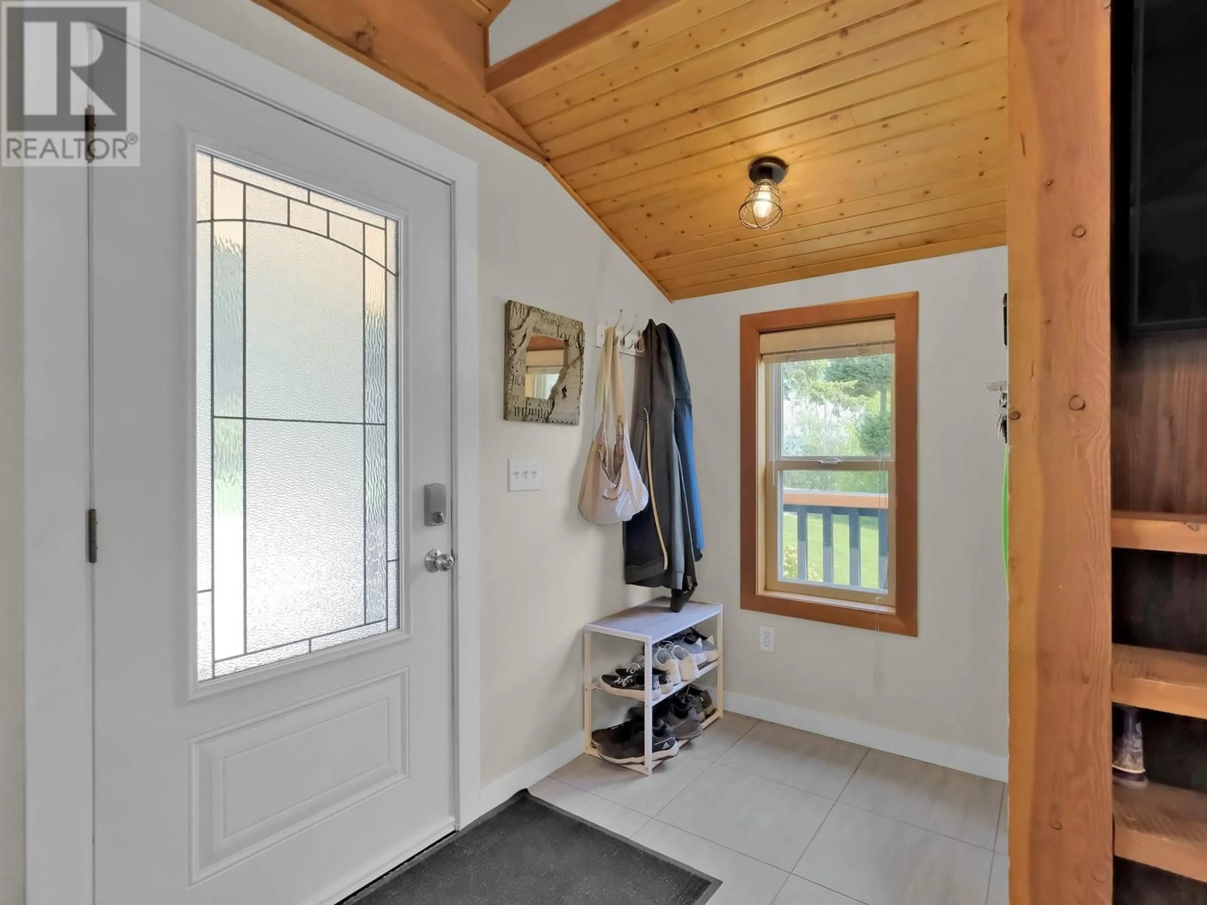 Indoor entryway for 3402 MCKELLAR ROAD, West Kelowna British Columbia V4T1W1