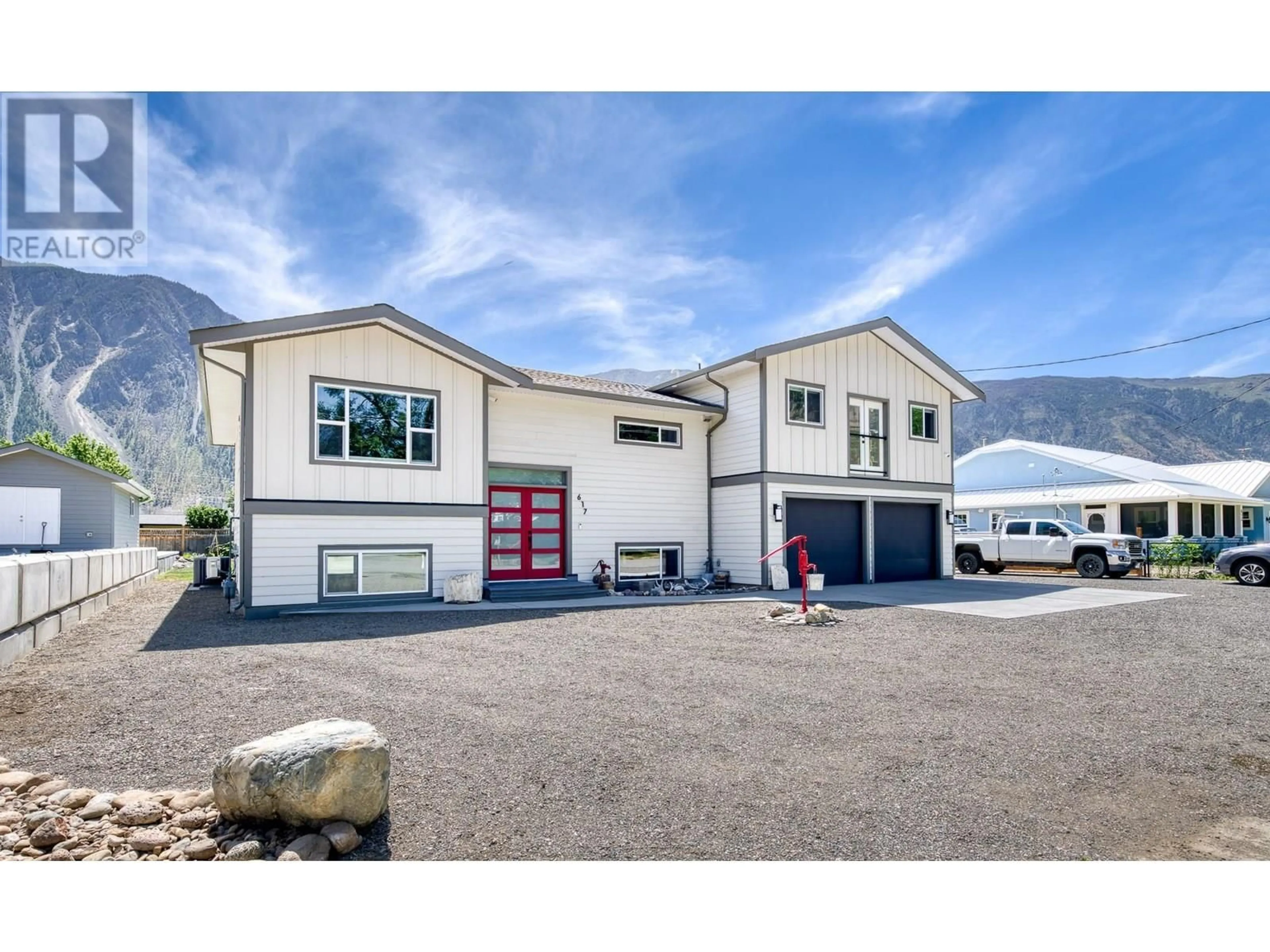 Home with vinyl exterior material, unknown for 617 2ND AVENUE, Keremeos British Columbia V0X1N2