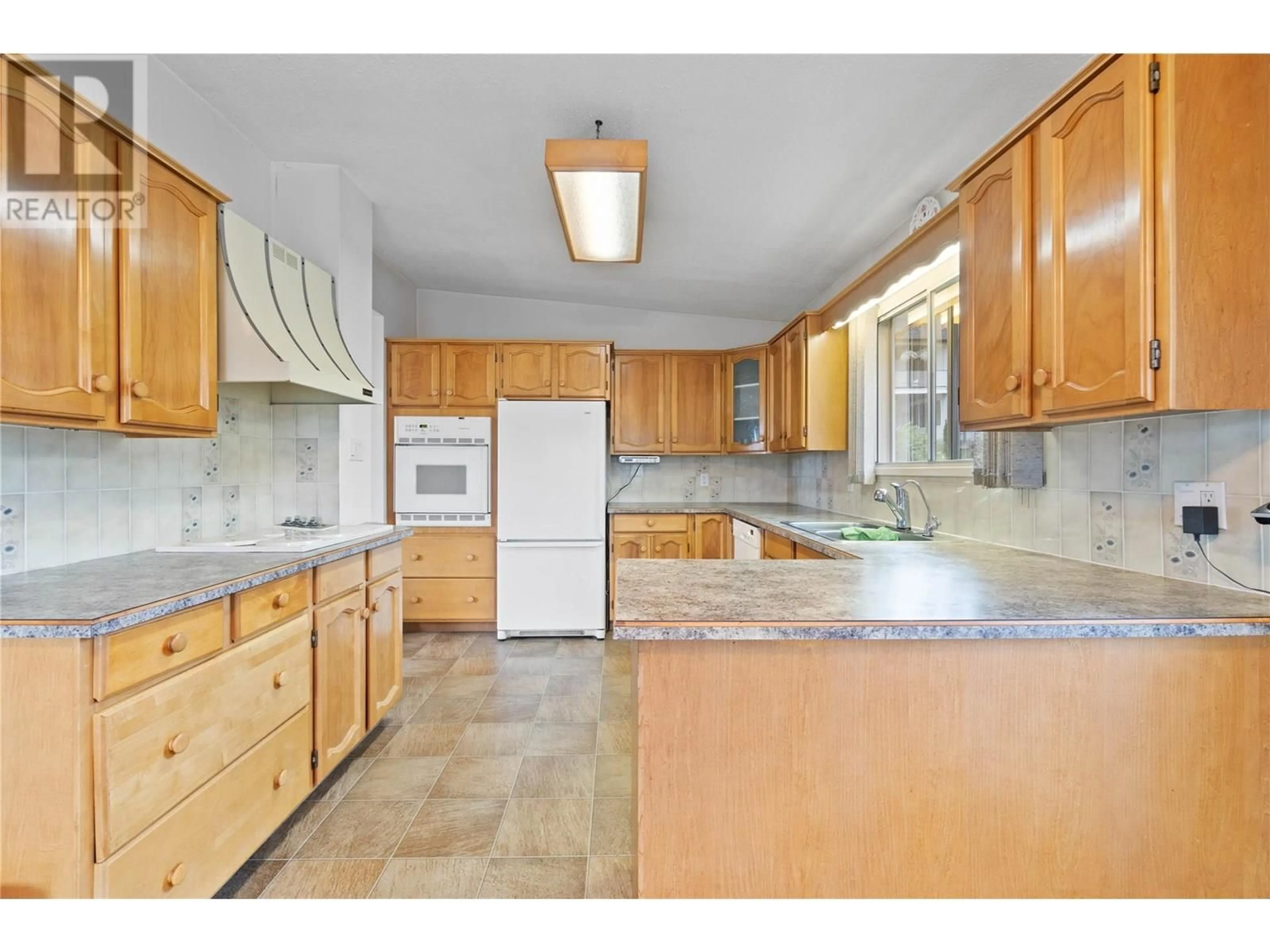 Unknown for 1431 15 STREET SOUTHEAST, Salmon Arm British Columbia V1E2G8
