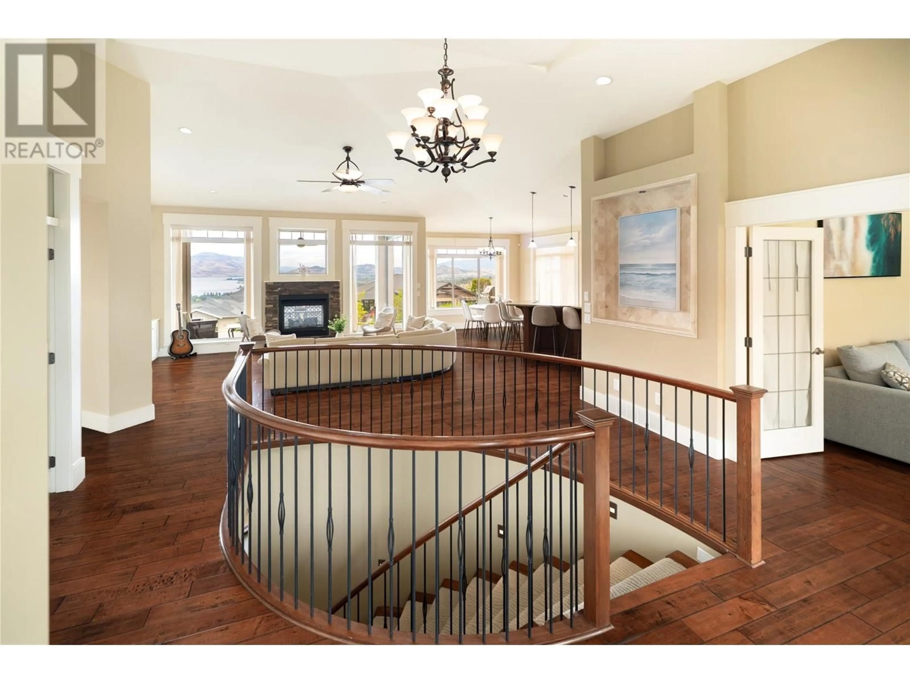 Indoor foyer for 625 DEVONIAN AVENUE, Kelowna British Columbia V1W4Z8