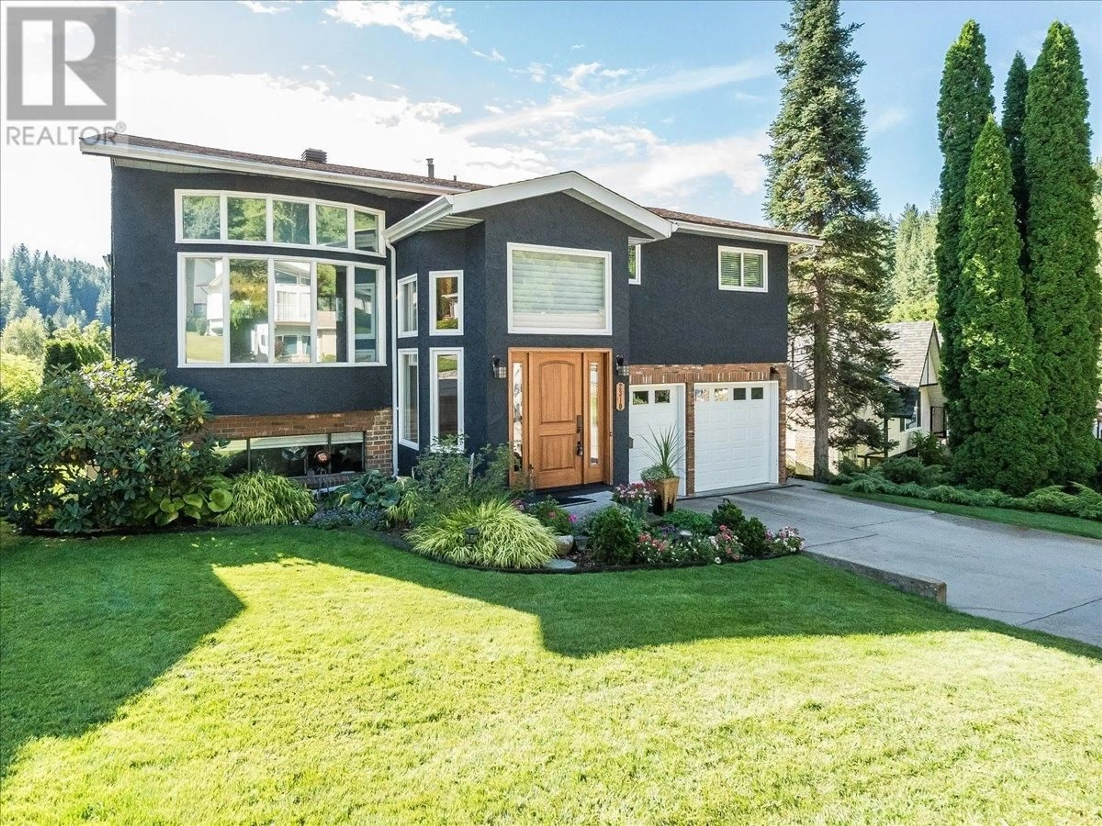 Home with vinyl exterior material, street for 2310 MCBRIDE STREET, Trail British Columbia V1R4N8