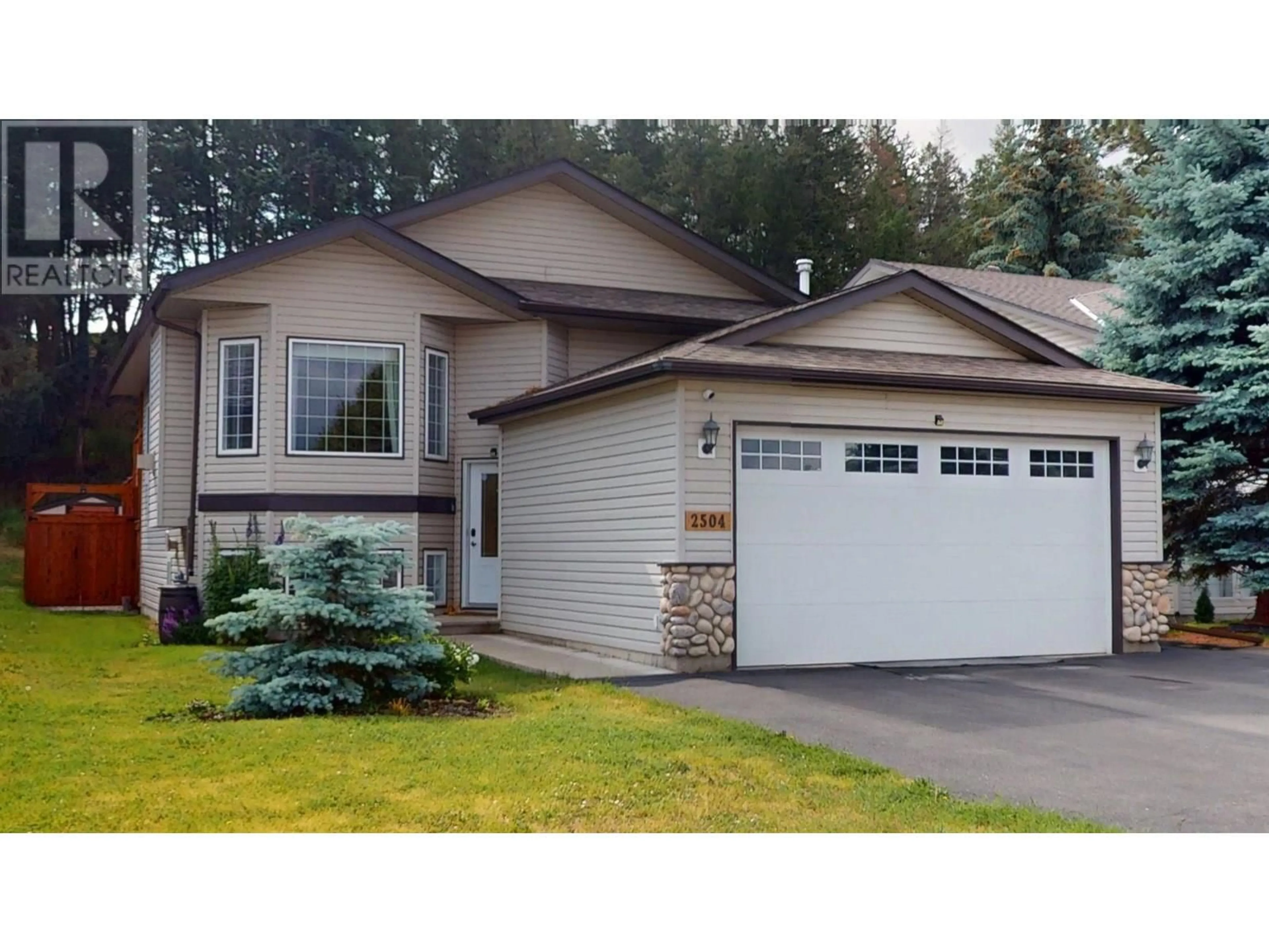 Home with vinyl exterior material, street for 2504 MCLEARY CRESCENT NORTH, Cranbrook British Columbia V1C6R7