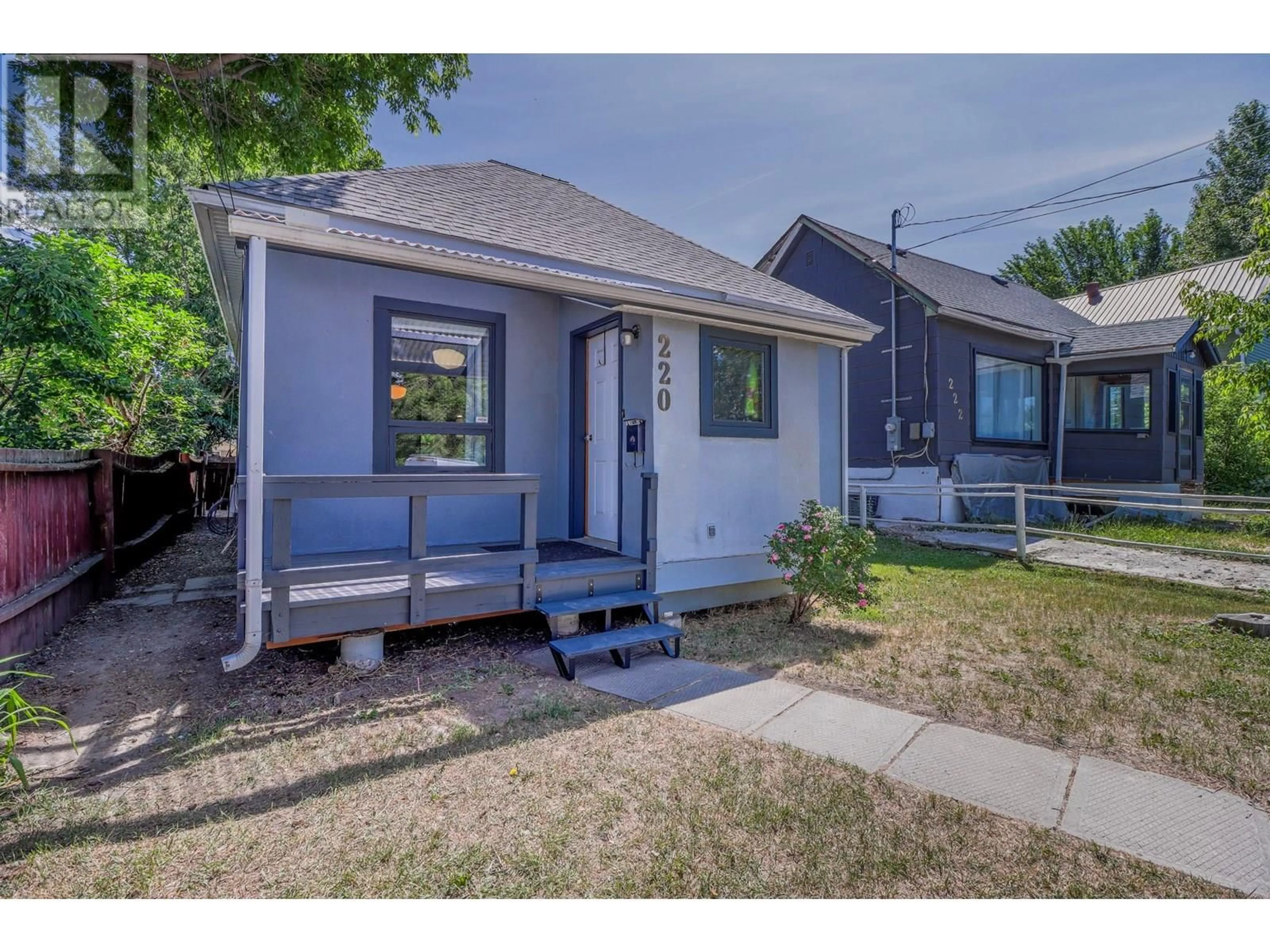 Home with vinyl exterior material, street for 220 4TH AVENUE SOUTH, Cranbrook British Columbia V1C2E3