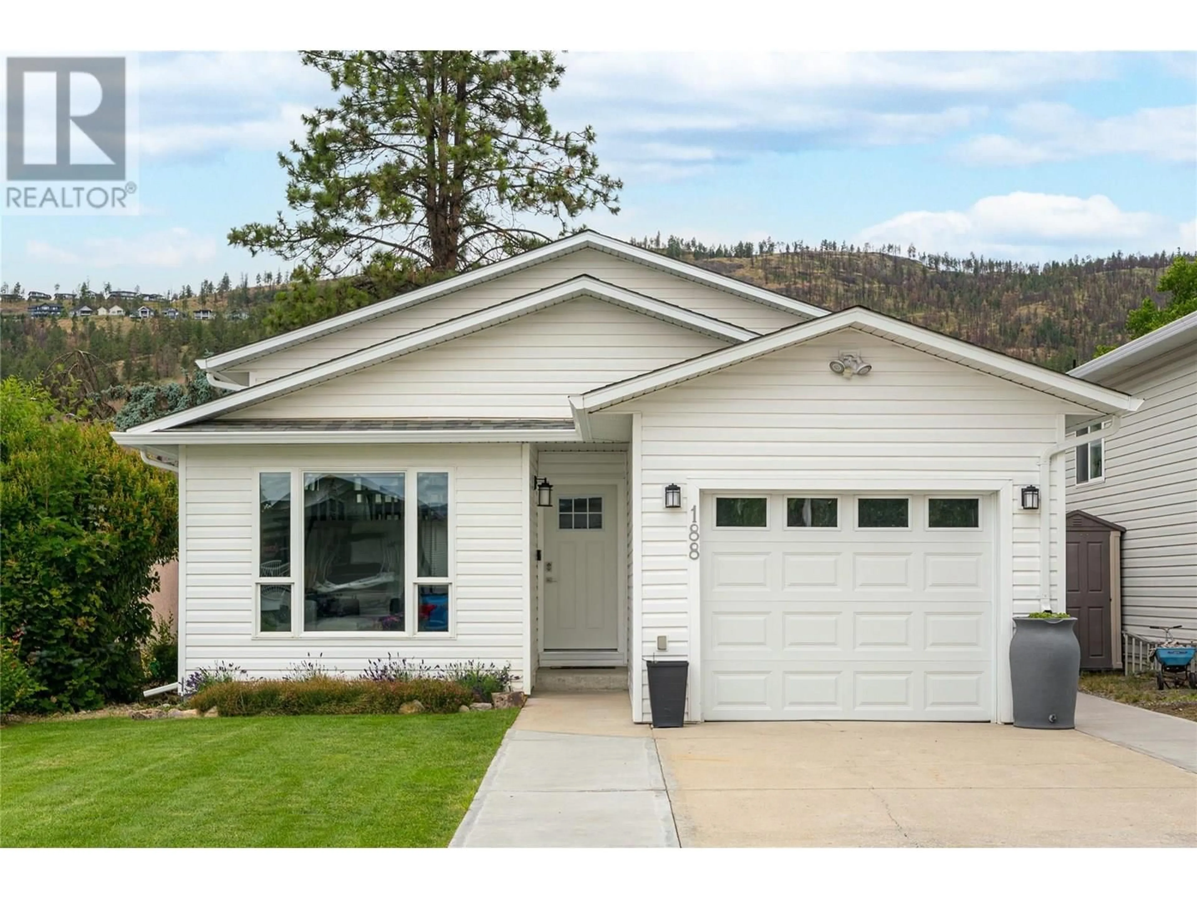 Home with vinyl exterior material, street for 188 RITCHIE COURT, Kelowna British Columbia V1V2A8