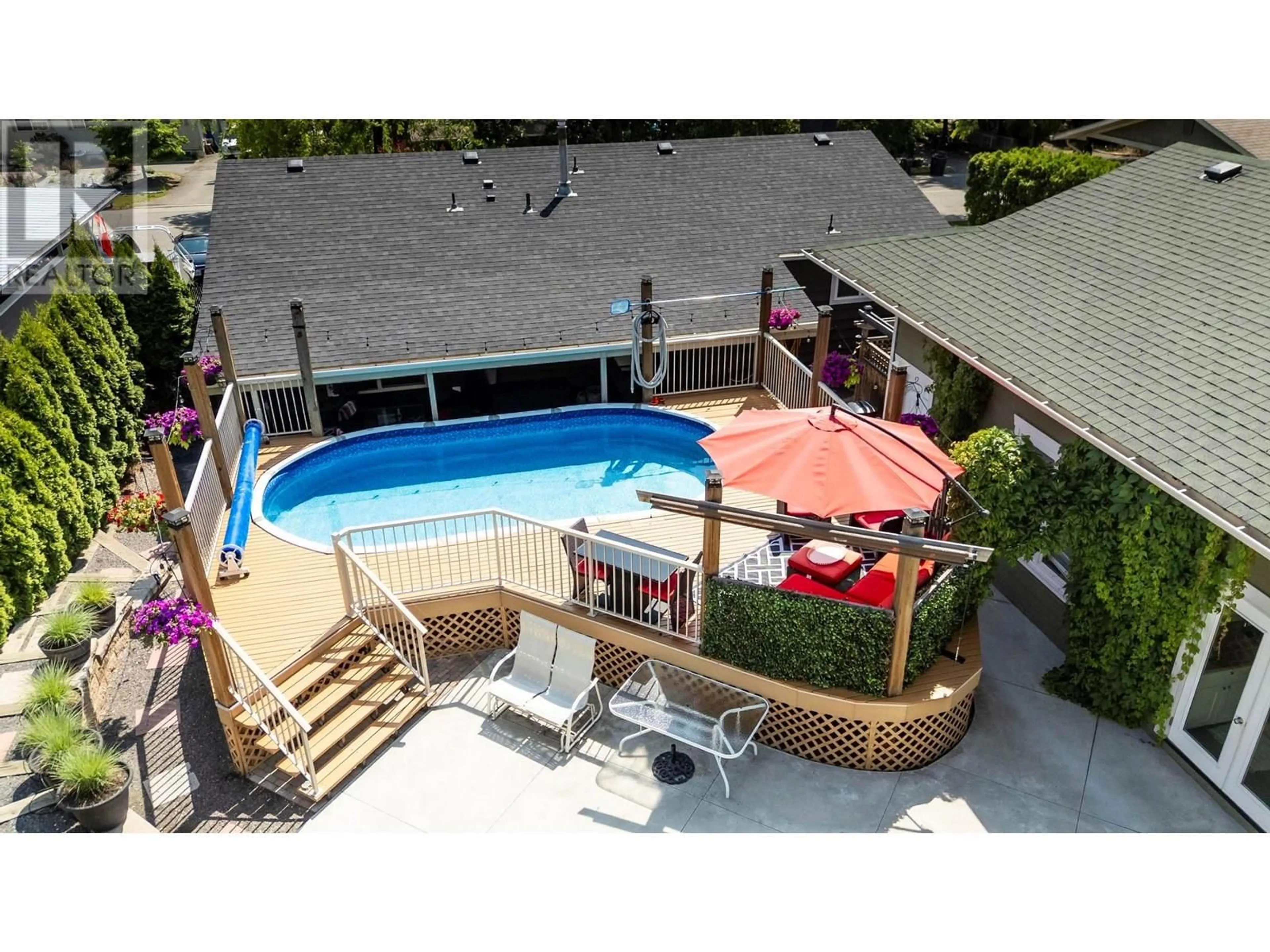 A pic from outside/outdoor area/front of a property/back of a property/a pic from drone, water/lake/river/ocean view for 1224 MOUNTAIN AVENUE, Kelowna British Columbia V1Y7H1