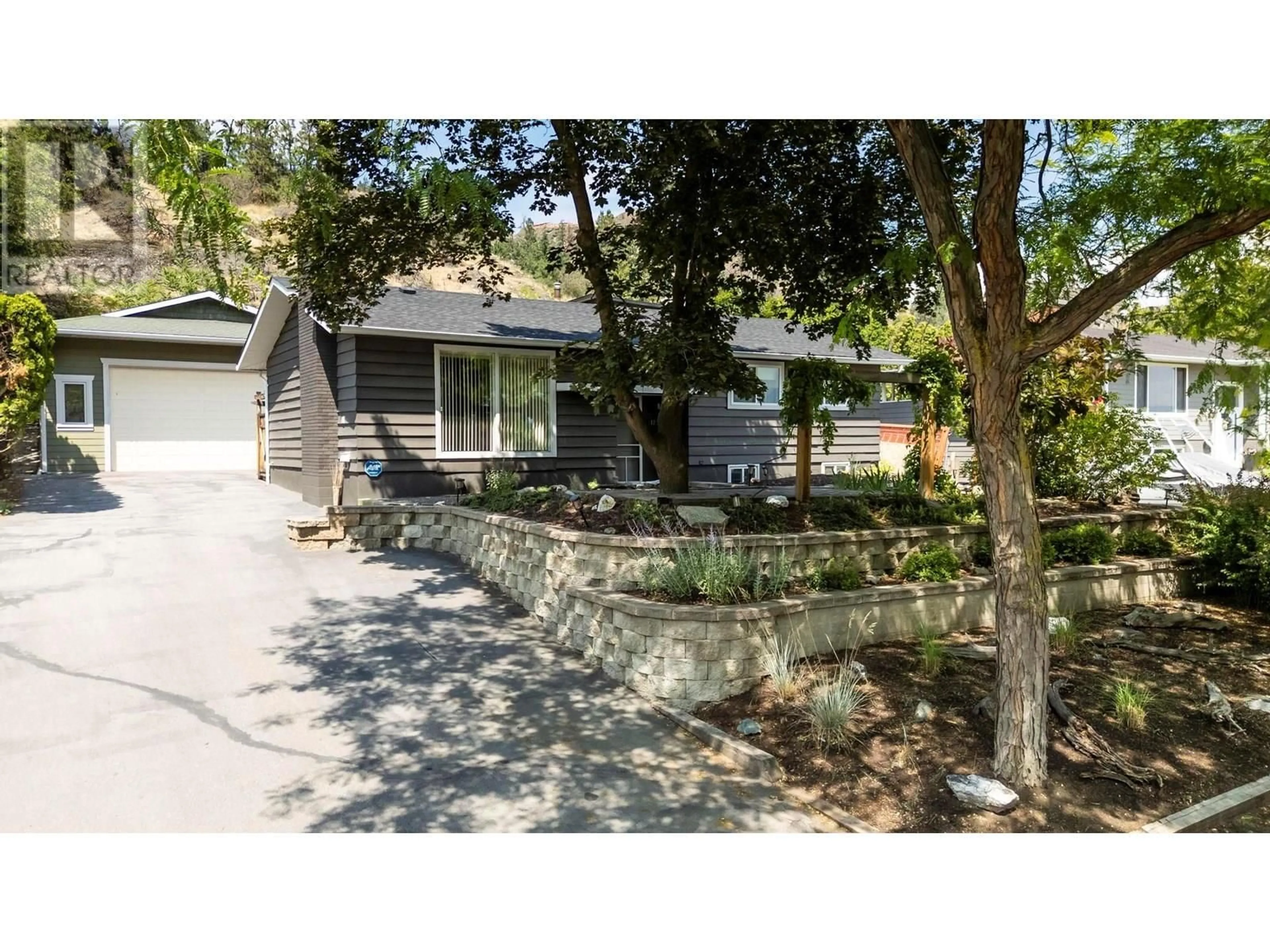 A pic from outside/outdoor area/front of a property/back of a property/a pic from drone, street for 1224 MOUNTAIN AVENUE, Kelowna British Columbia V1Y7H1