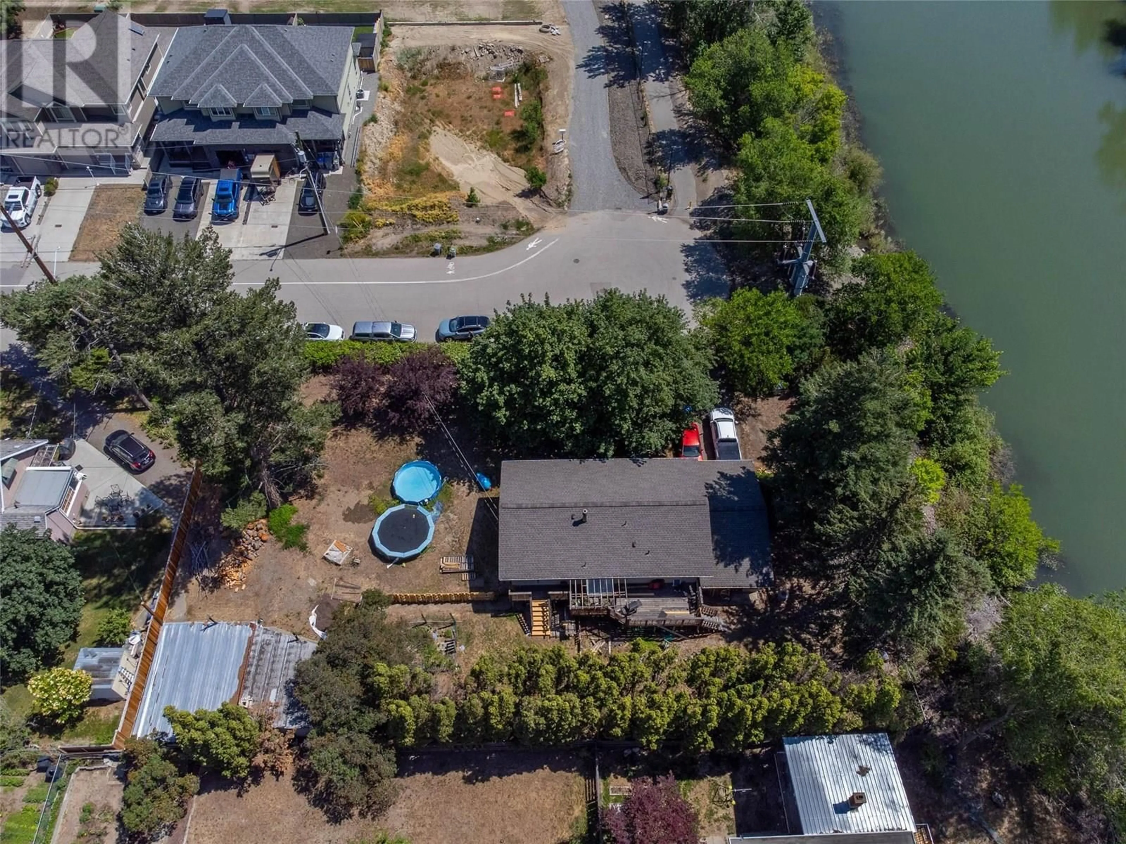 A pic from outside/outdoor area/front of a property/back of a property/a pic from drone, water/lake/river/ocean view for 520 SINGH STREET, Kamloops British Columbia V2B5C2