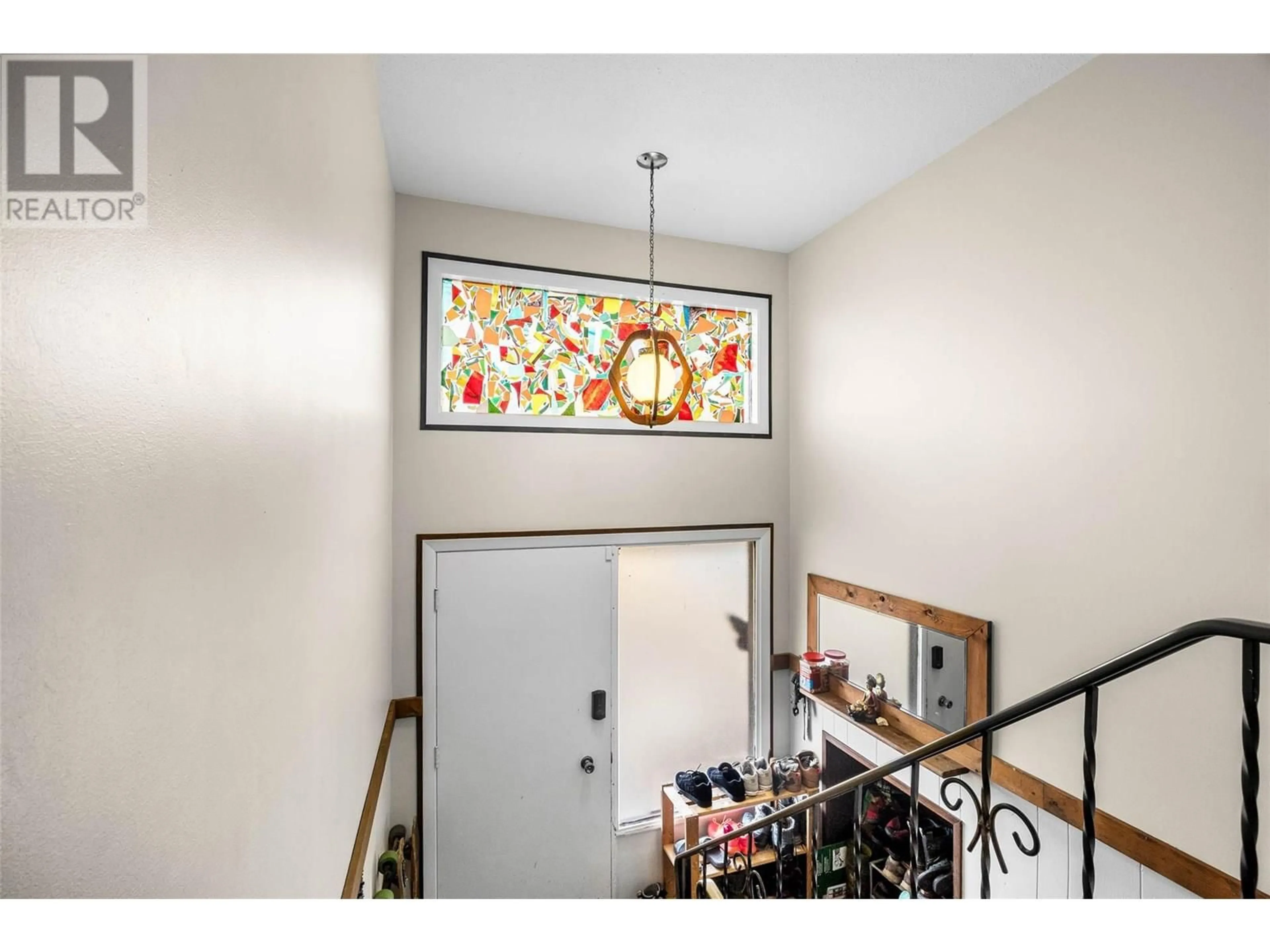 Indoor entryway for 520 SINGH STREET, Kamloops British Columbia V2B5C2