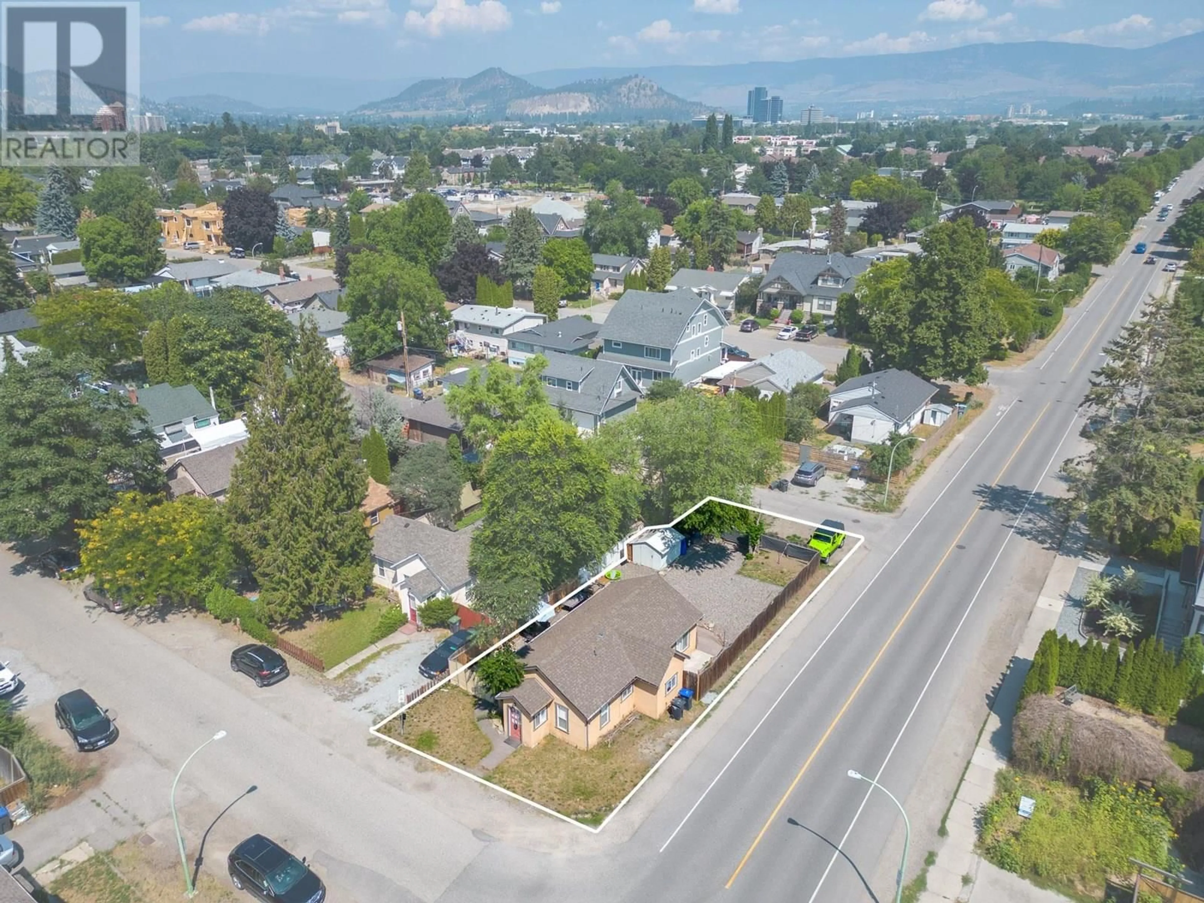 A pic from outside/outdoor area/front of a property/back of a property/a pic from drone, mountain view for 2293 WOODLAWN STREET, Kelowna British Columbia V1Y2T1