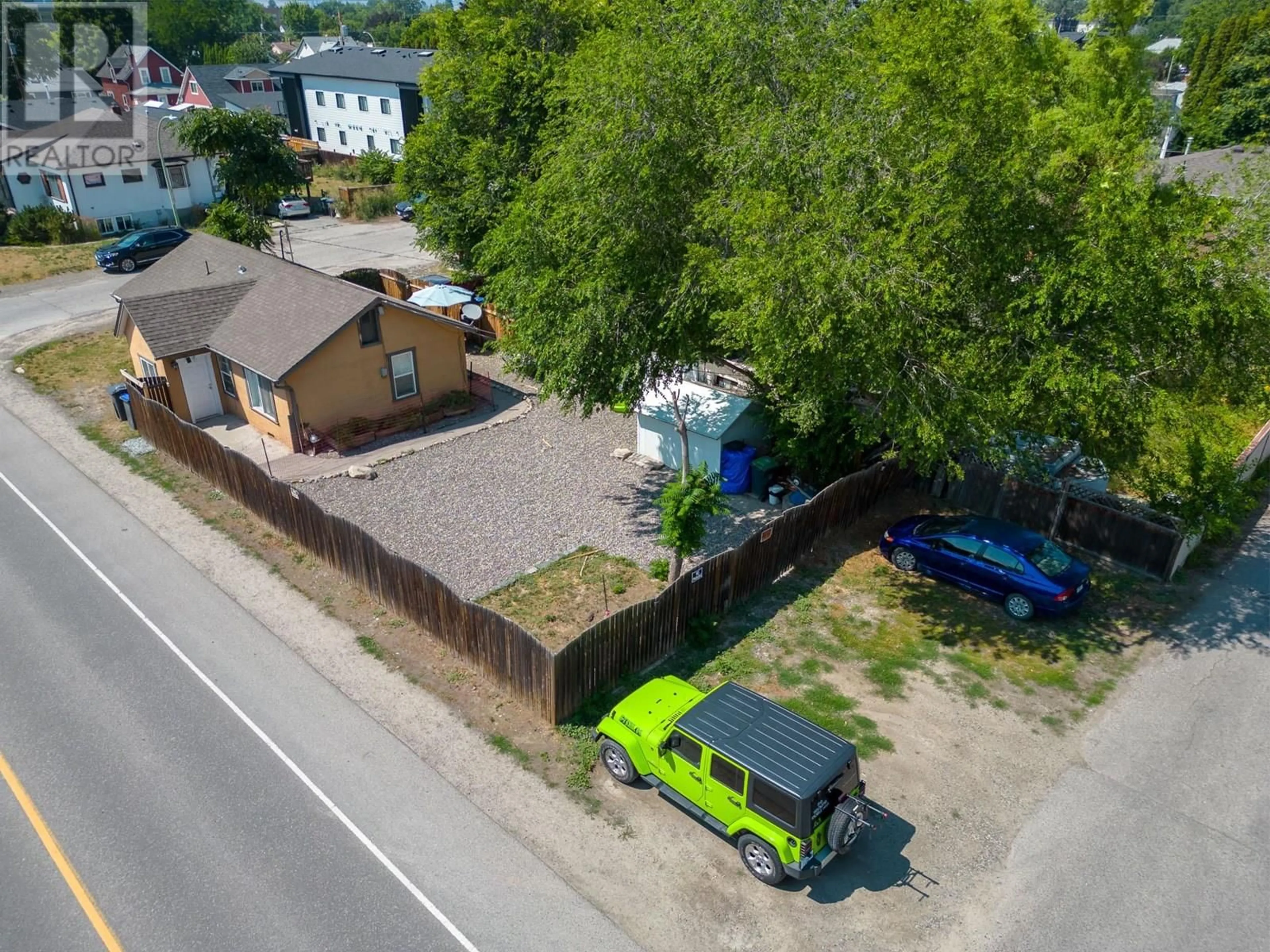 A pic from outside/outdoor area/front of a property/back of a property/a pic from drone, street for 2293 WOODLAWN STREET, Kelowna British Columbia V1Y2T1