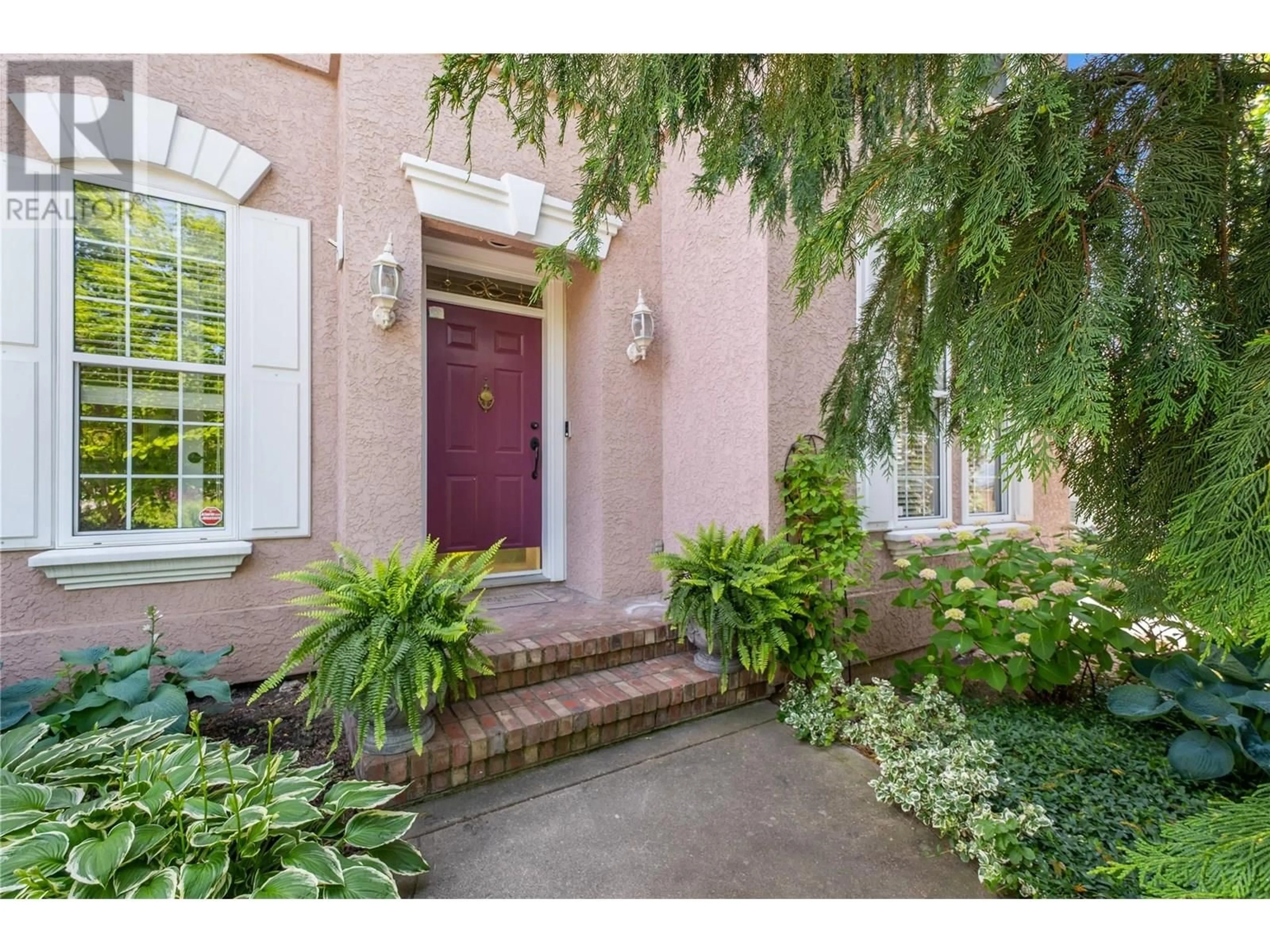 Indoor entryway for 2087 LILLOOET COURT, Kelowna British Columbia V1V1Y2