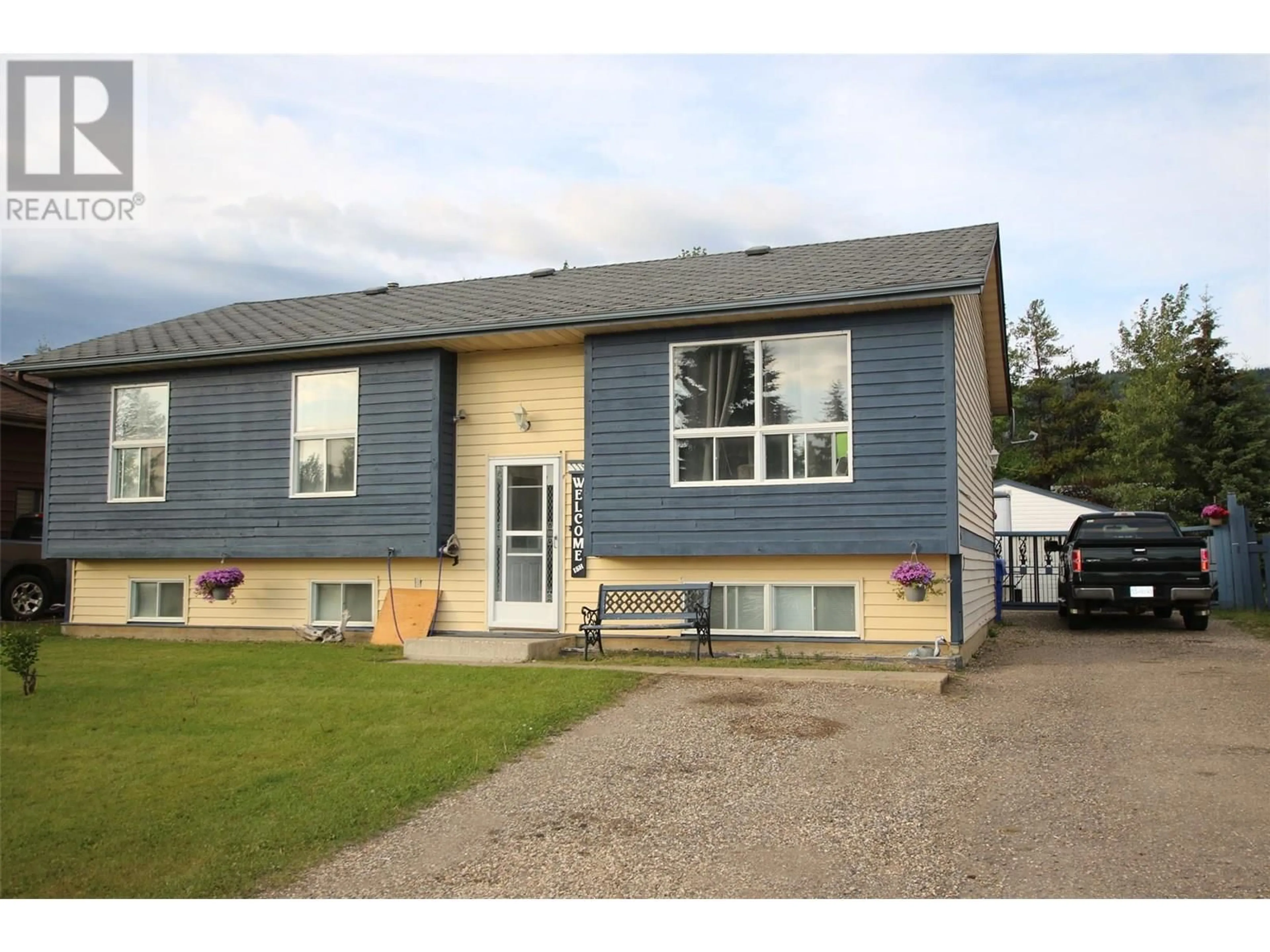 Home with vinyl exterior material, street for 119 SPRUCE AVENUE, Tumbler Ridge British Columbia V0C2W0