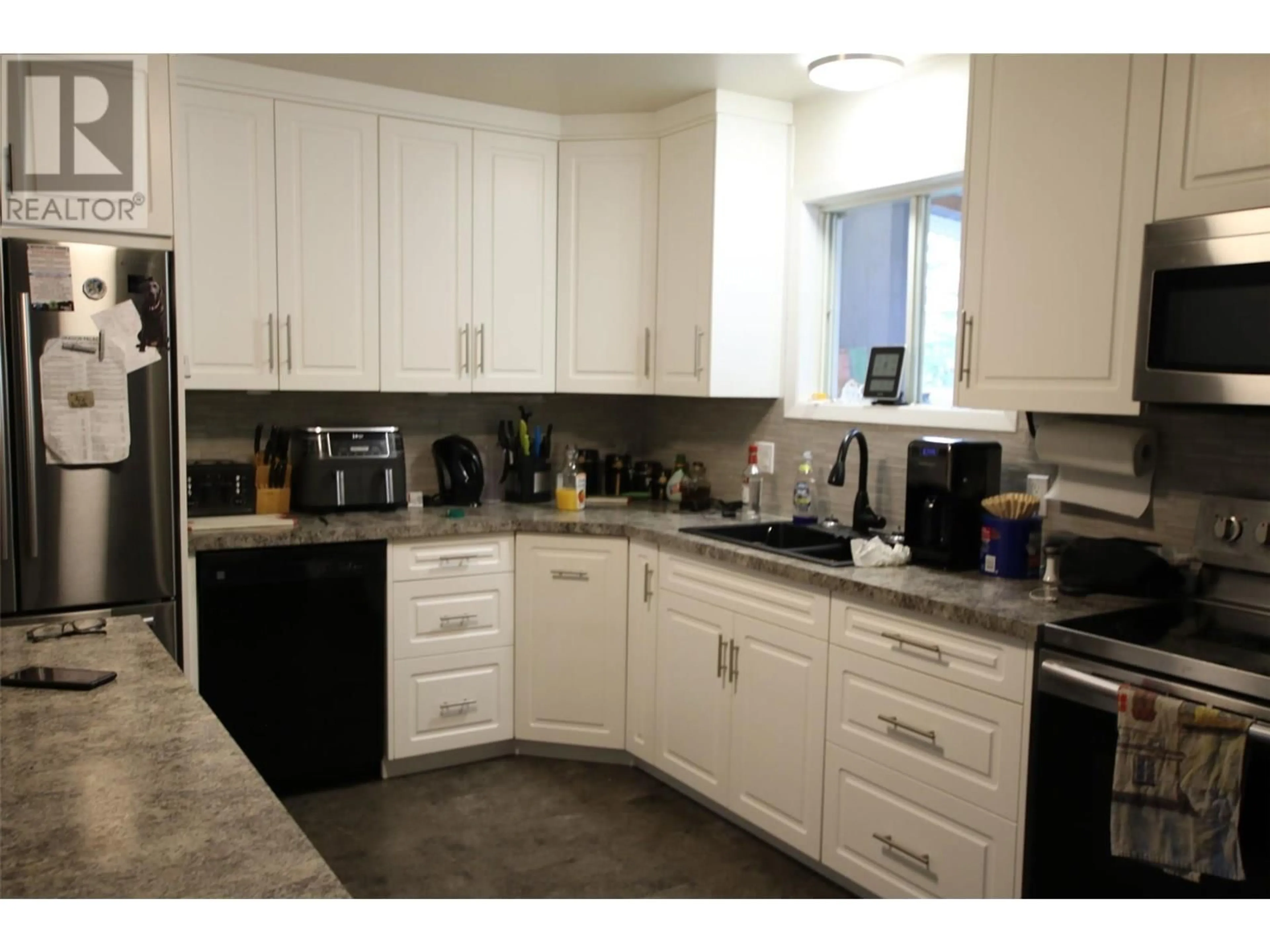 Standard kitchen, ceramic/tile floor for 119 SPRUCE AVENUE, Tumbler Ridge British Columbia V0C2W0
