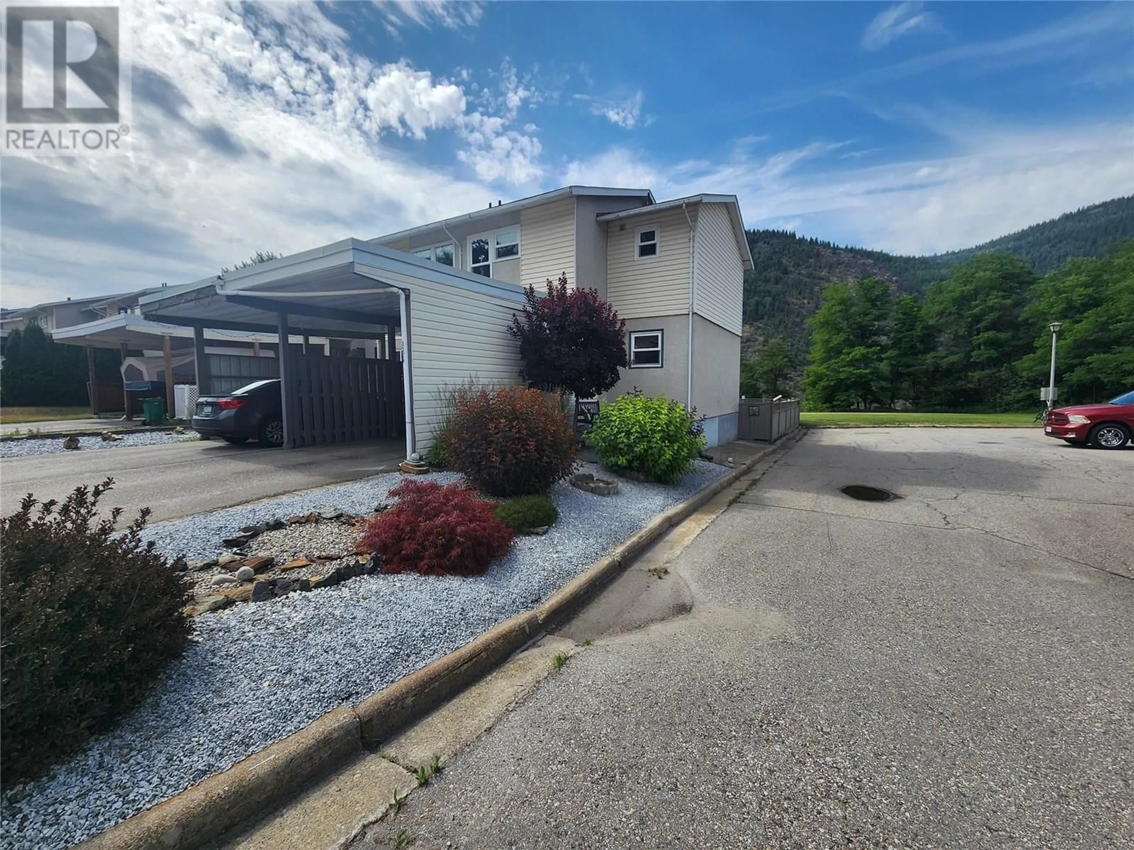 A pic from outside/outdoor area/front of a property/back of a property/a pic from drone, mountain view for 3324 LAUREL CRESCENT, Trail British Columbia V1R4M5