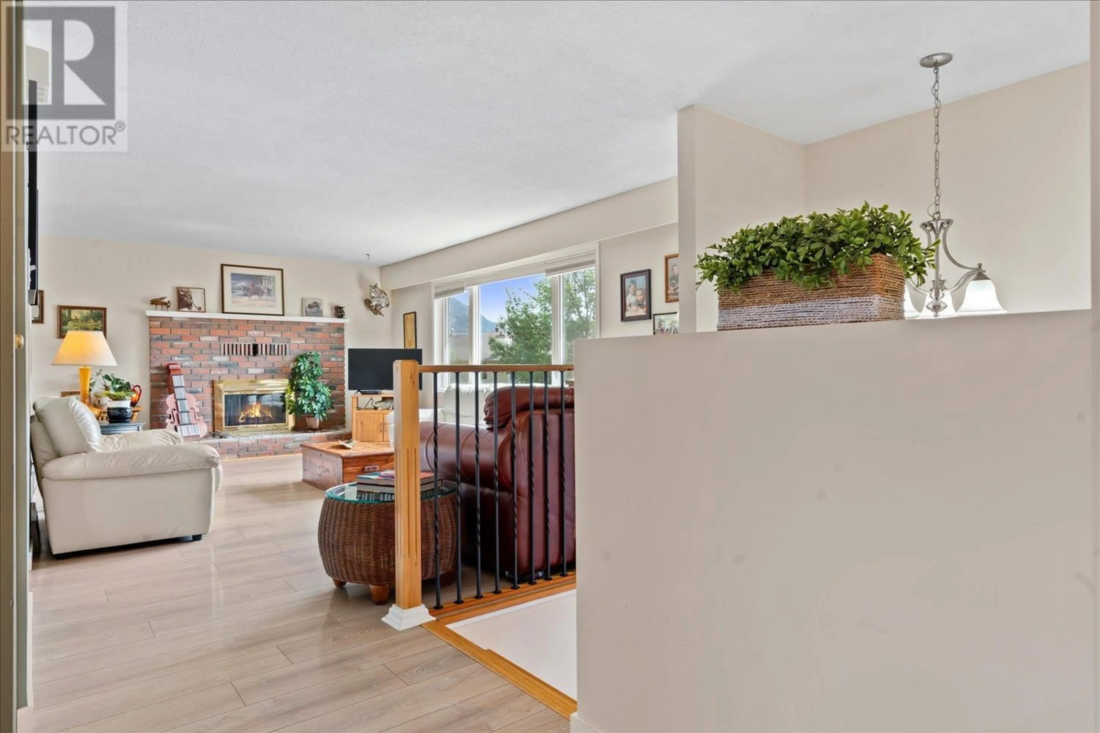 Indoor foyer for 1799 SPRING STREET, Merritt British Columbia V1K1B8