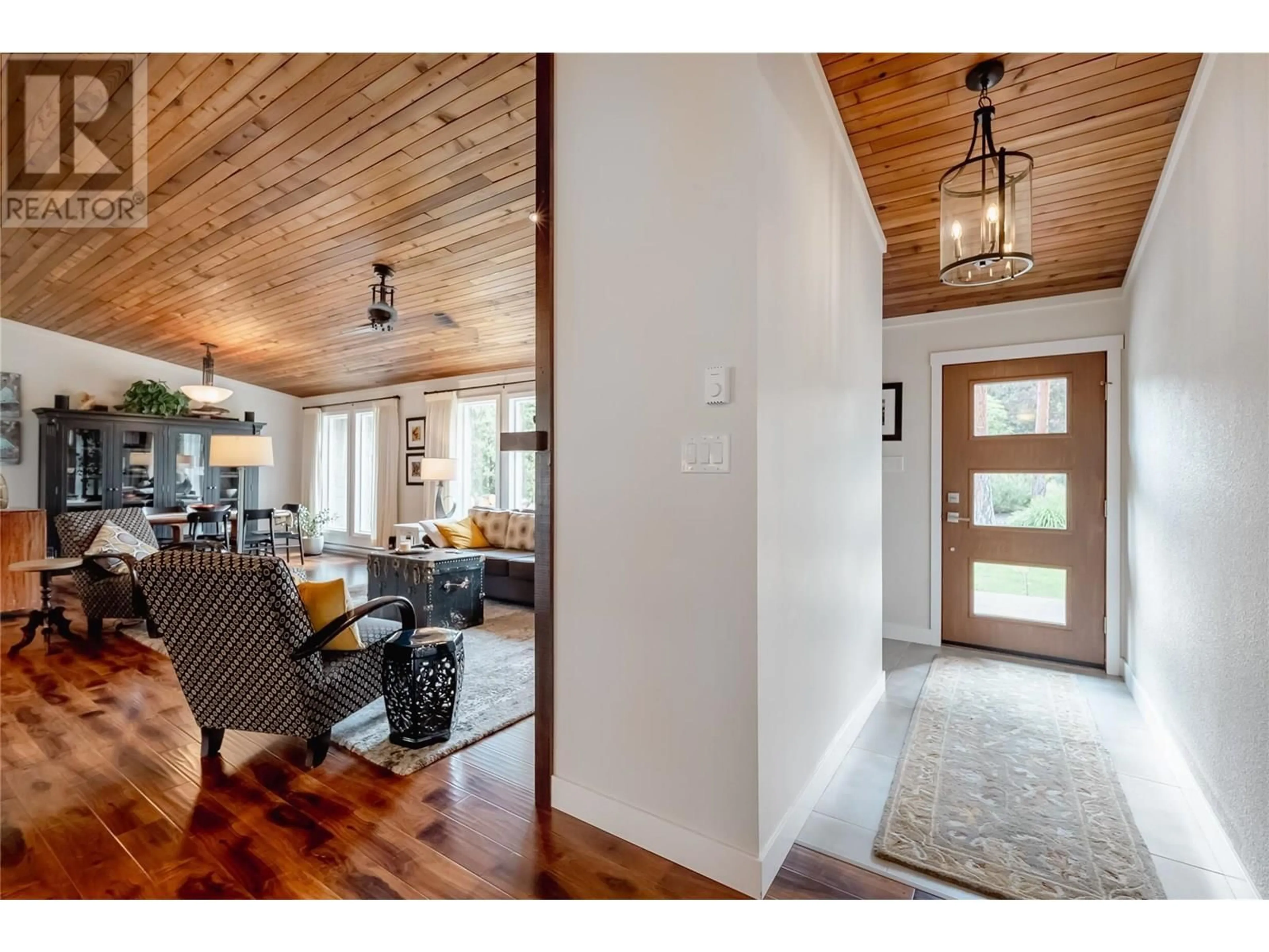 Indoor entryway for 1746 LEWIS ROAD, Kelowna British Columbia V1P1E5