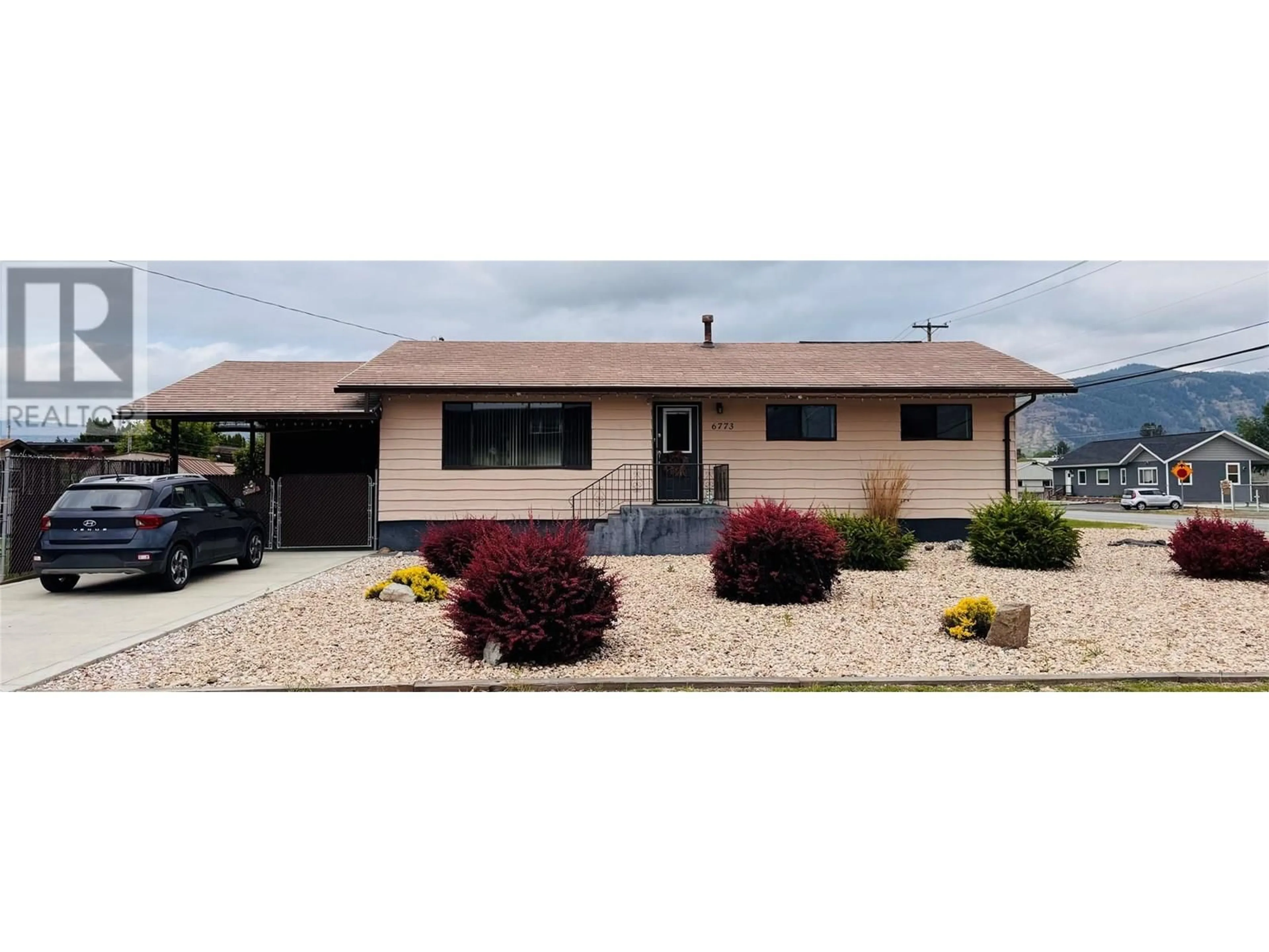 Home with vinyl exterior material, street for 6773 14TH STREET, Grand Forks British Columbia V0H1H0