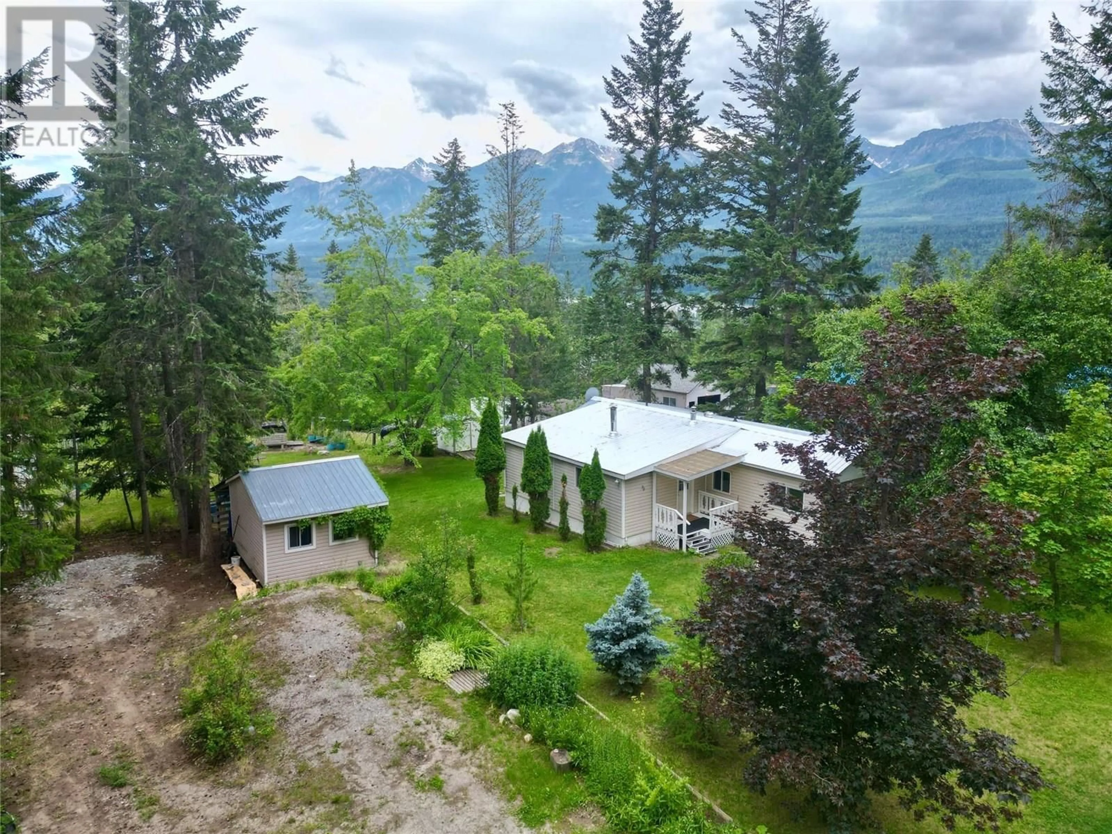 A pic from outside/outdoor area/front of a property/back of a property/a pic from drone, mountain view for 36 - 470 REFLECTION LAKE ROAD, Golden British Columbia V0A1H6