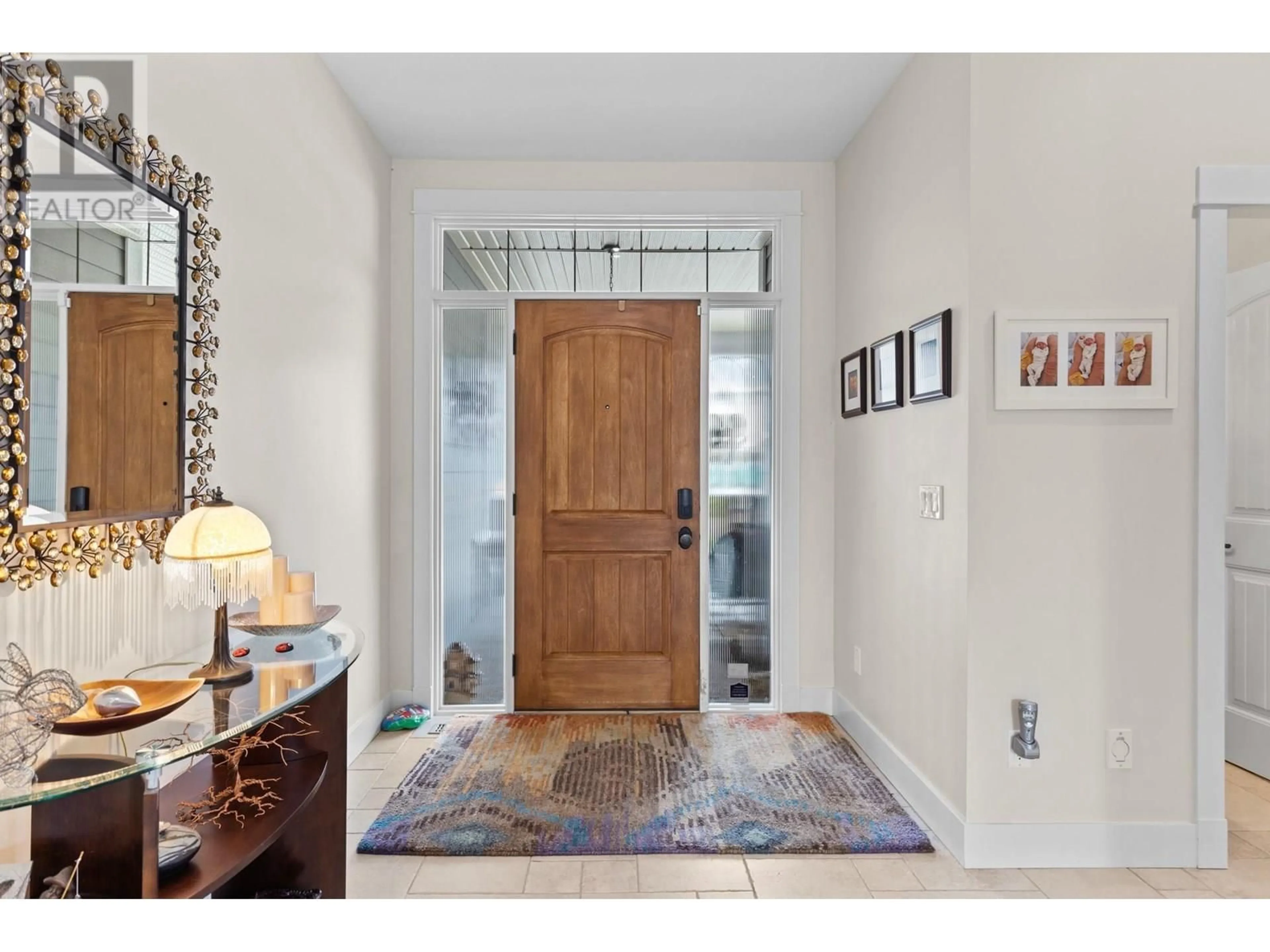 Indoor entryway for 1089 LONG RIDGE DRIVE, Kelowna British Columbia V1V2W9