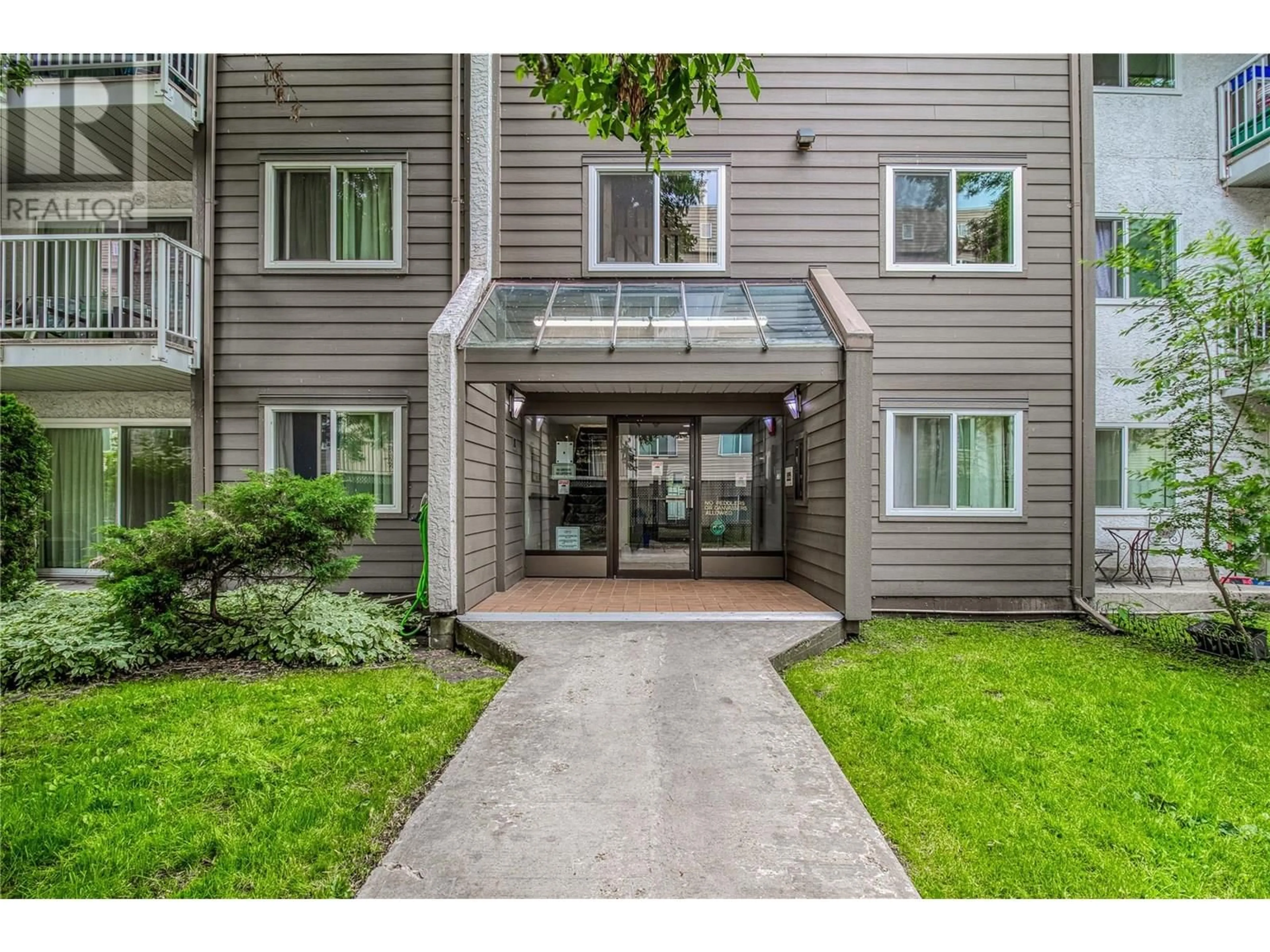 Indoor entryway for 305 - 395 FRANKLYN ROAD, Kelowna British Columbia V1X5X8