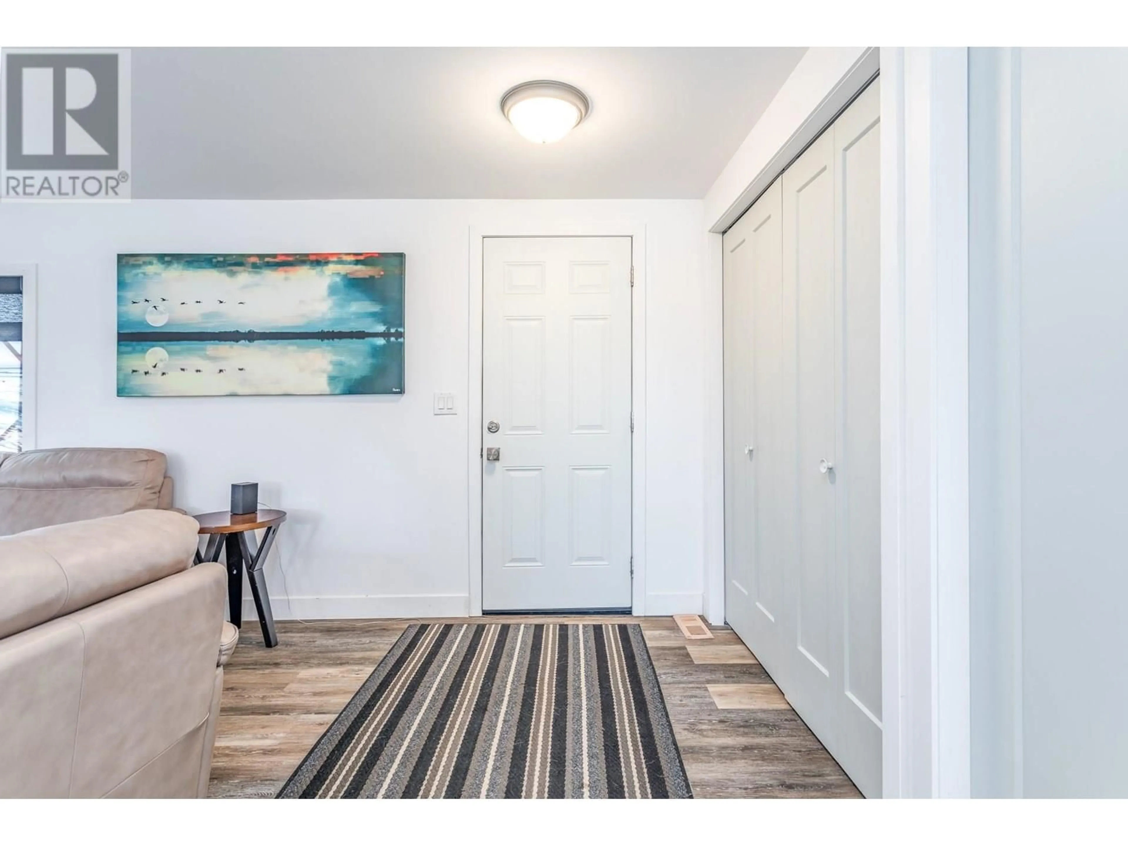 Indoor entryway for 93 - 4075 MCCLAIN ROAD, Kelowna British Columbia V1W4R4
