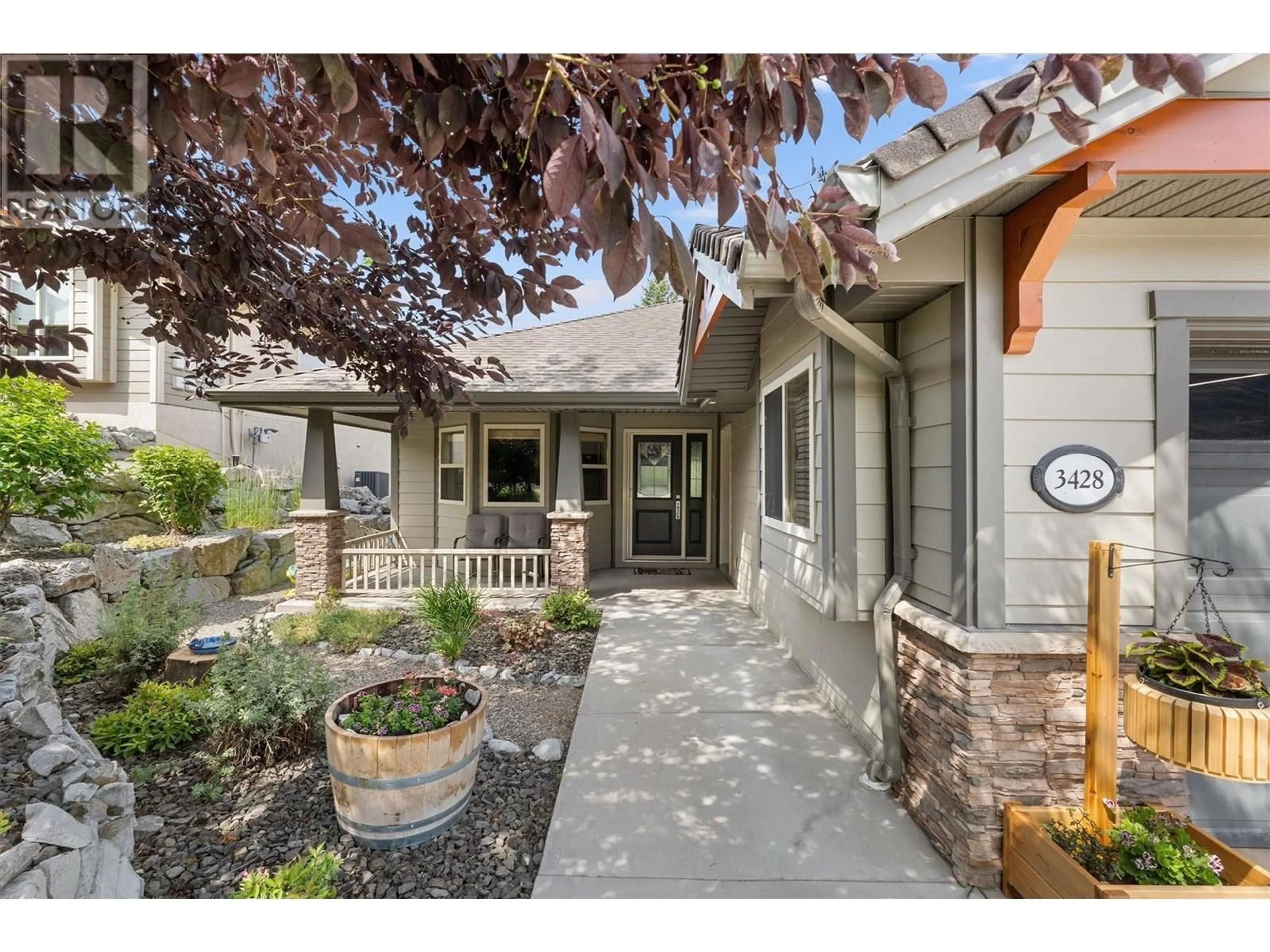 Indoor entryway for 3428 CAMELBACK DRIVE, Kelowna British Columbia V1X8A8