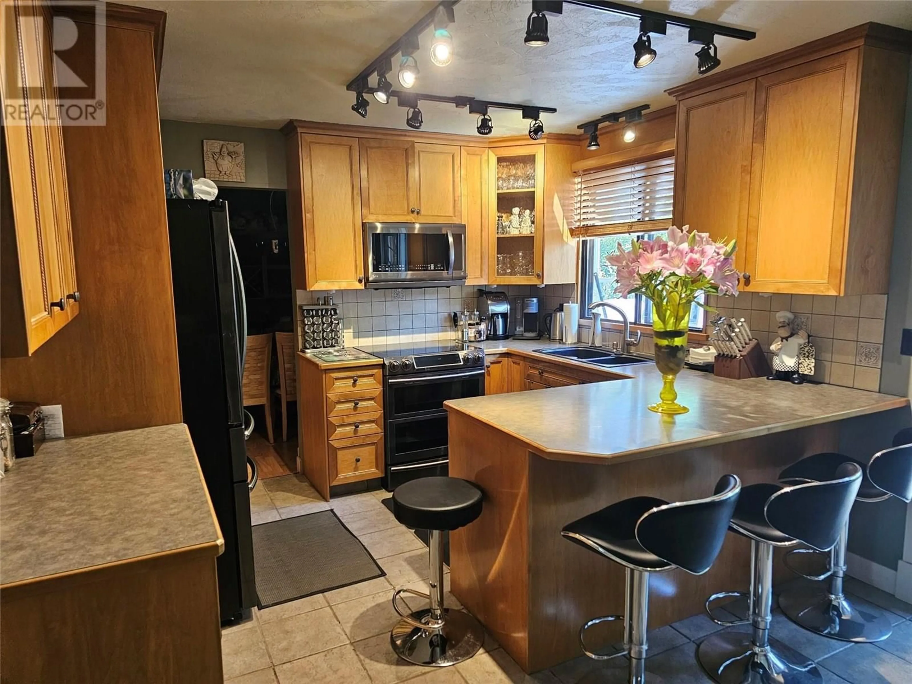 Open concept kitchen, unknown for 599 CLIFTON ROAD, Kelowna British Columbia V1V1A6