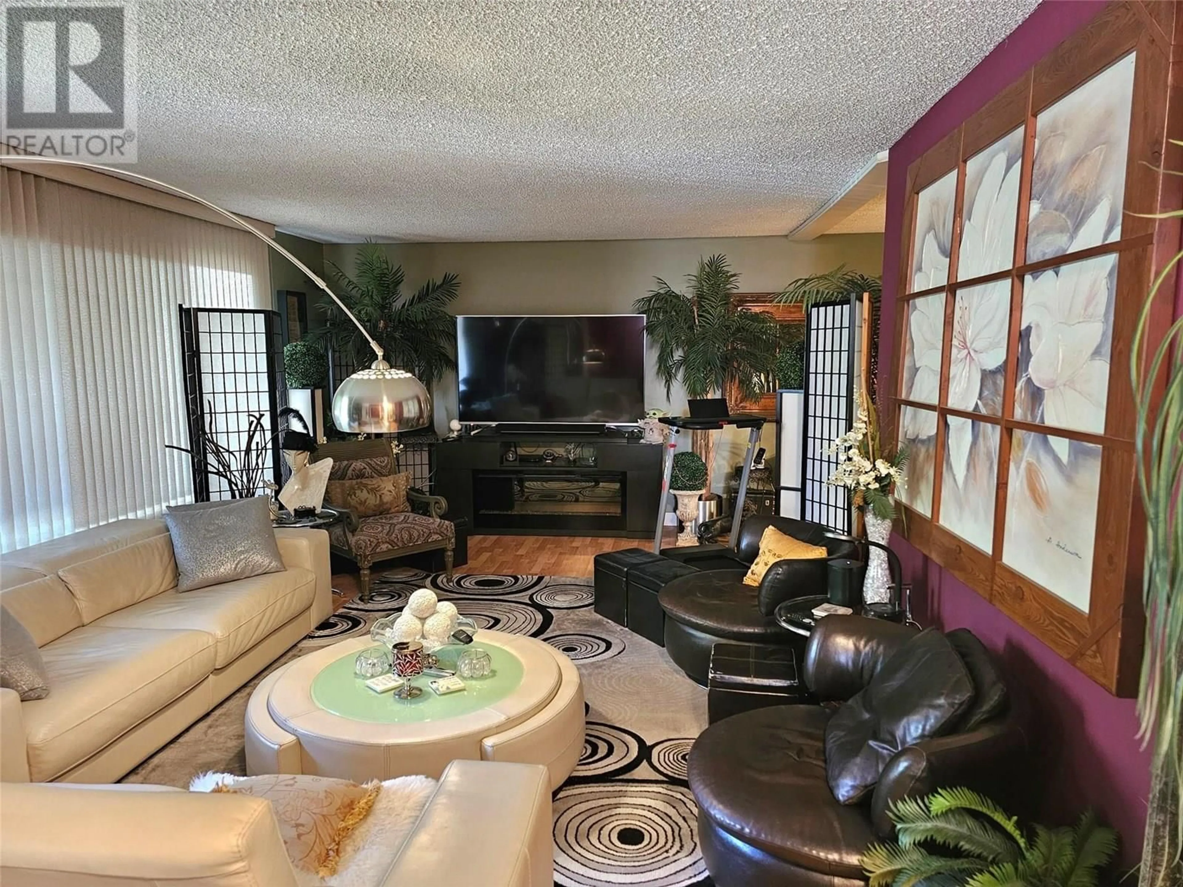 Living room with furniture, unknown for 599 CLIFTON ROAD, Kelowna British Columbia V1V1A6