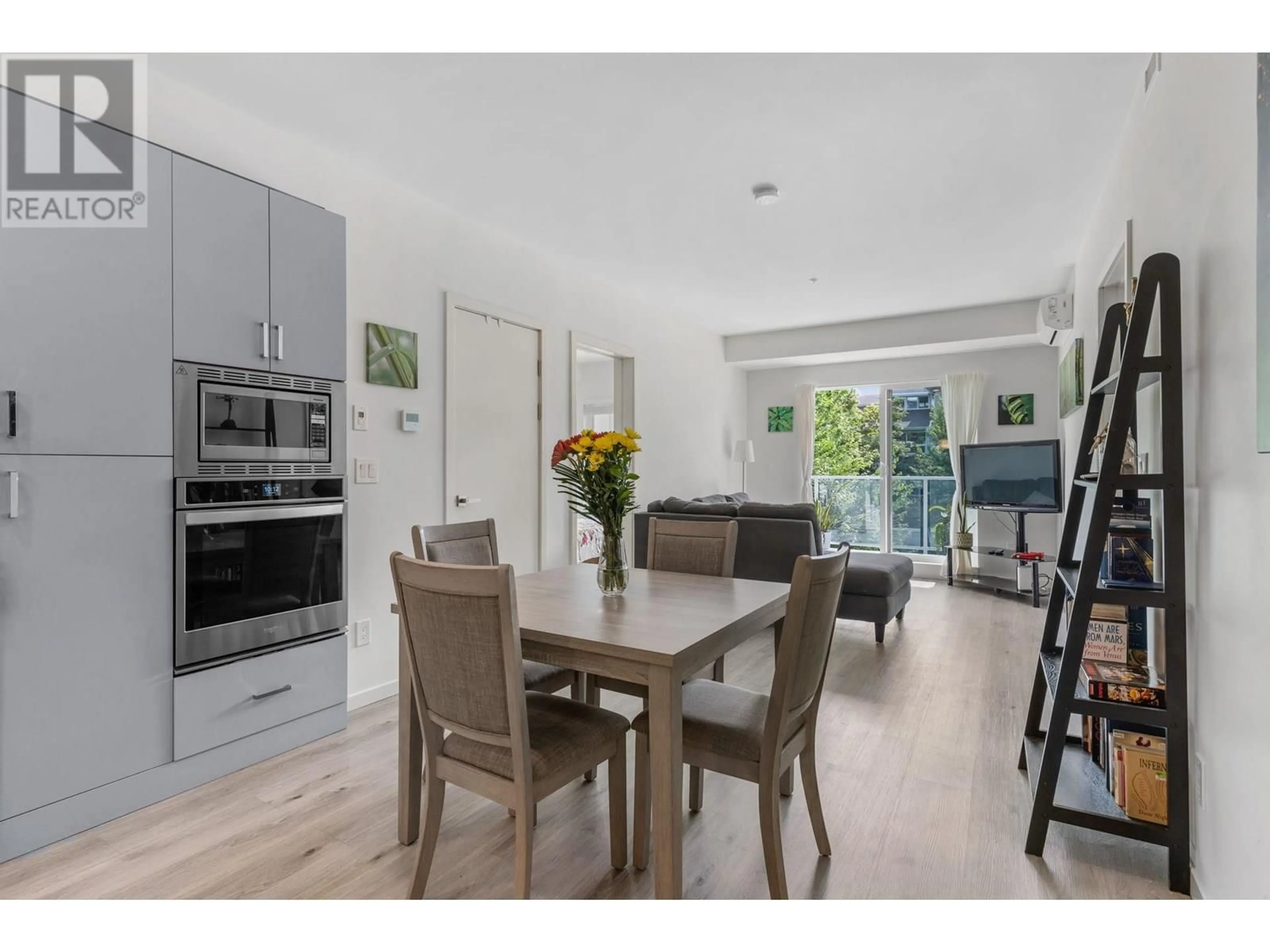 Open concept kitchen, wood/laminate floor for 207 - 880 SAUCIER AVENUE, Kelowna British Columbia V1Y6A3