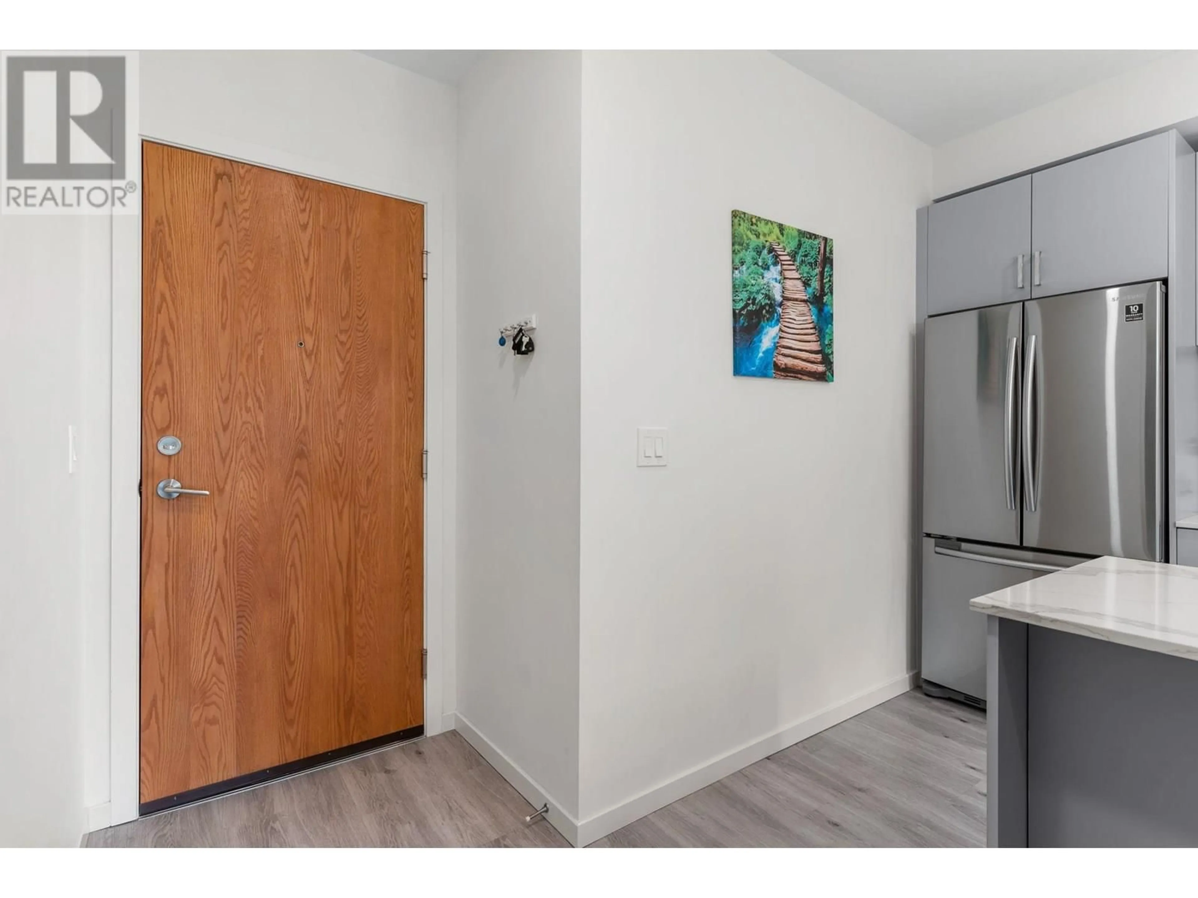 Indoor entryway for 207 - 880 SAUCIER AVENUE, Kelowna British Columbia V1Y6A3