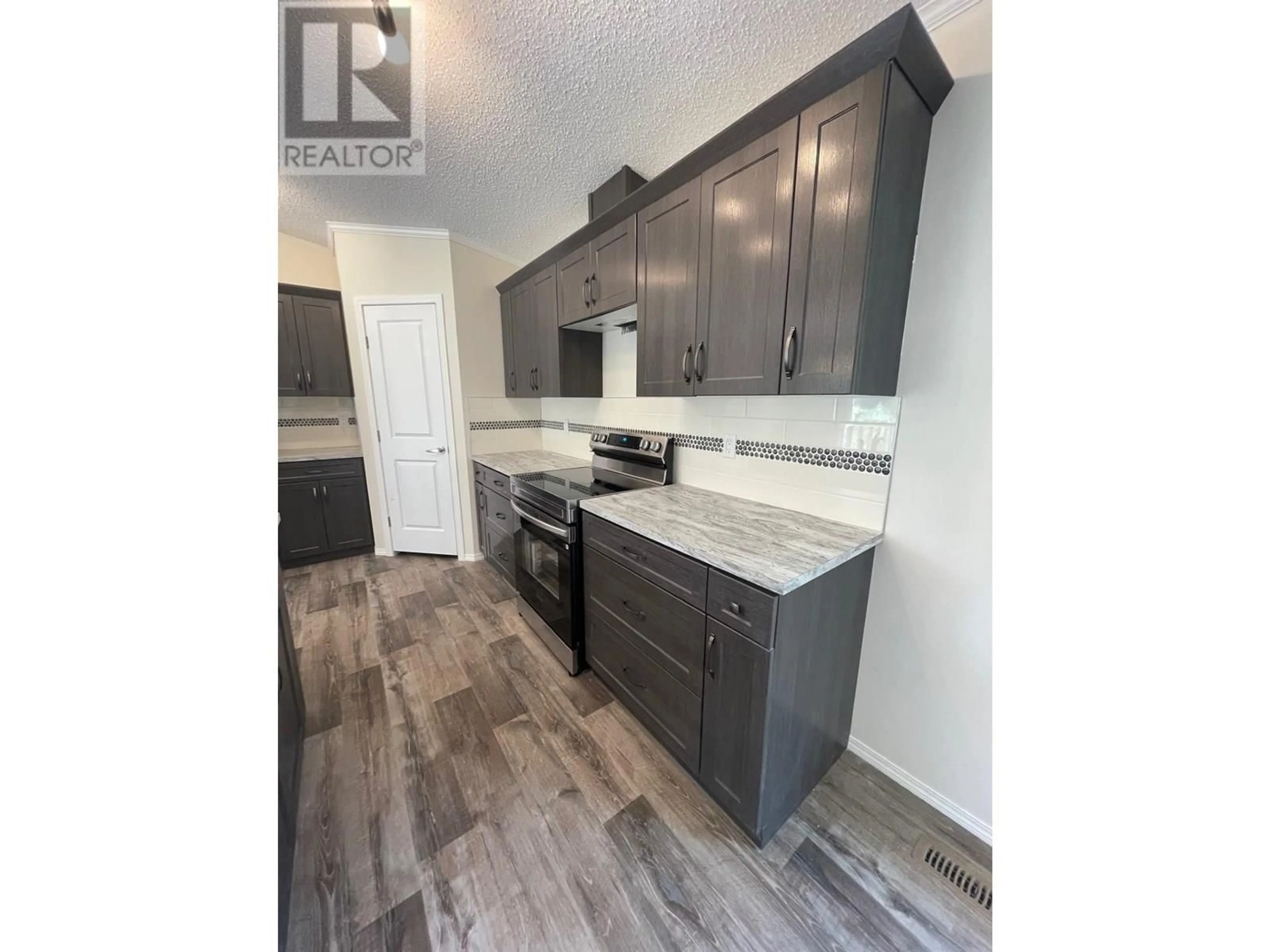 Open concept kitchen, wood/laminate floor for 41 - 9773 STEPHENSON ROAD, Fernie British Columbia V0B1M5