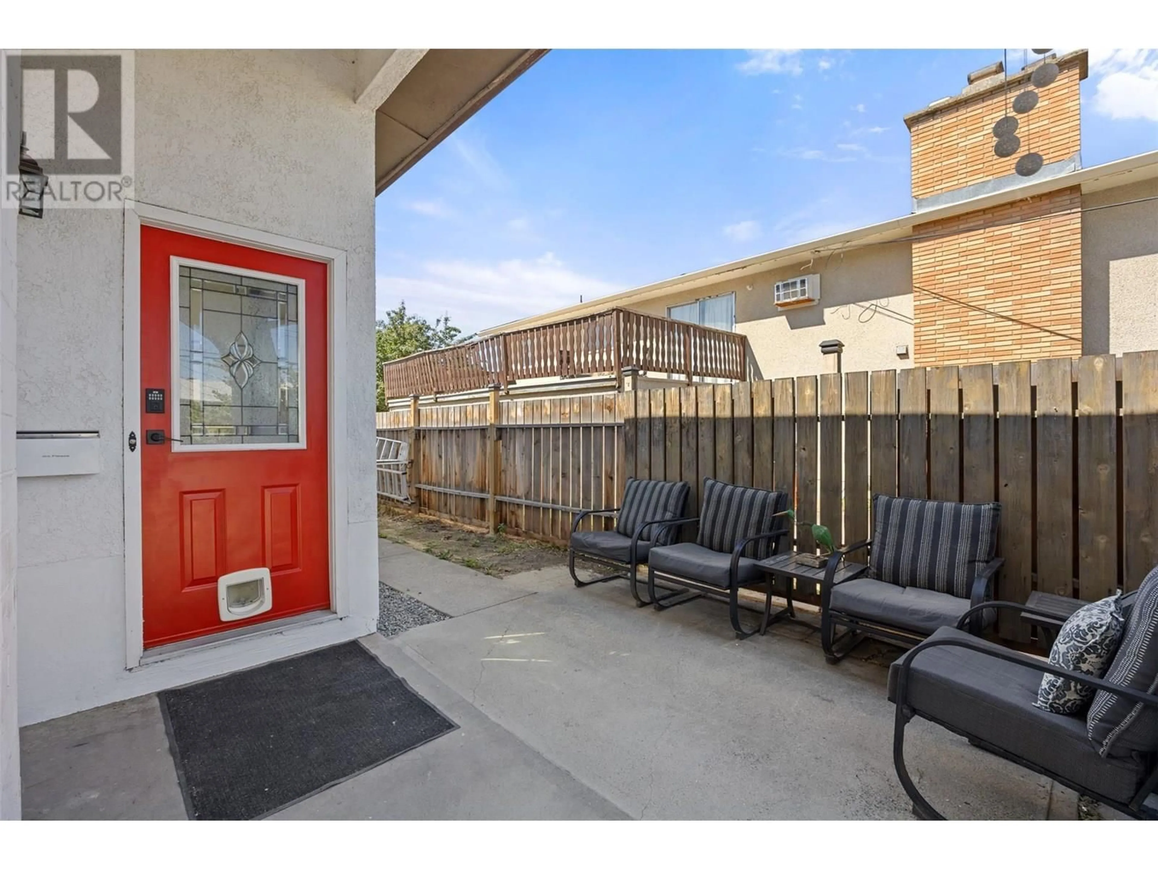 Patio, street for 639 COURTENAY CRESCENT, Kamloops British Columbia V2B1Z7